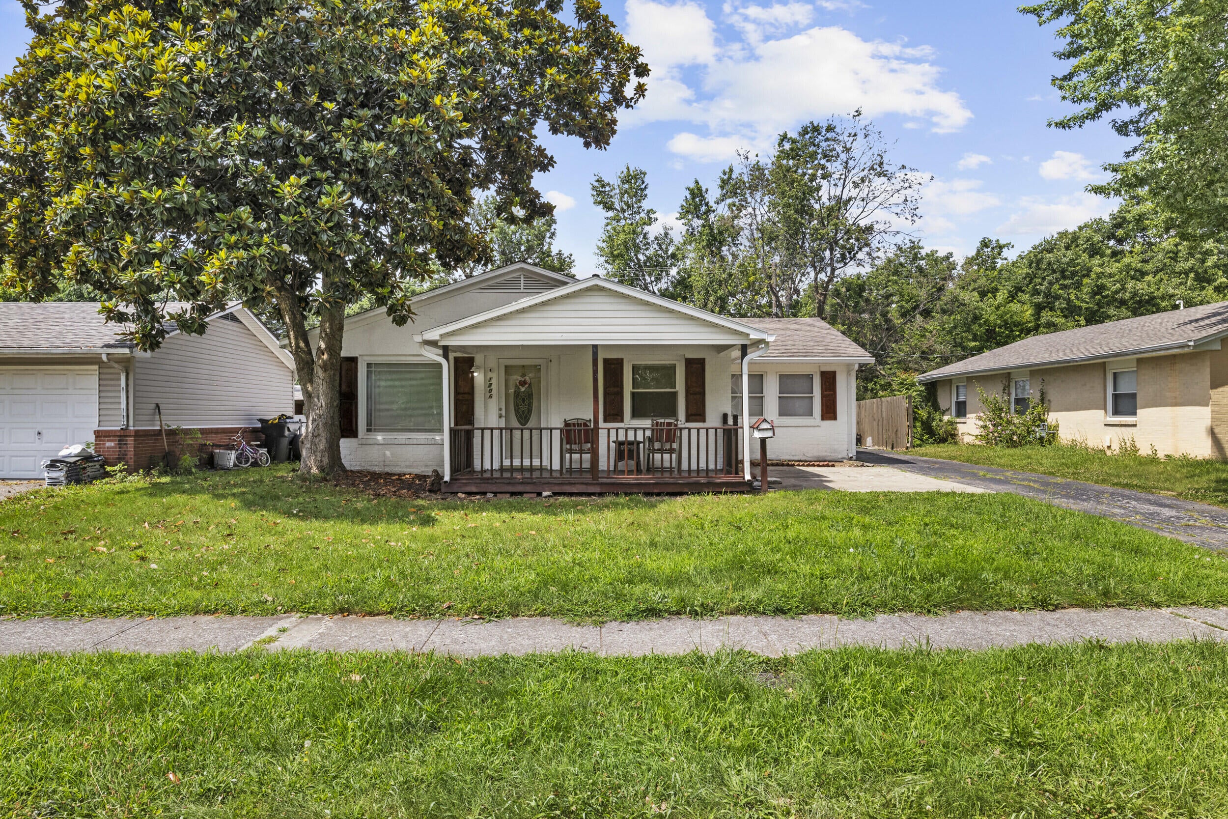 1706 Sarasota Court — photo
