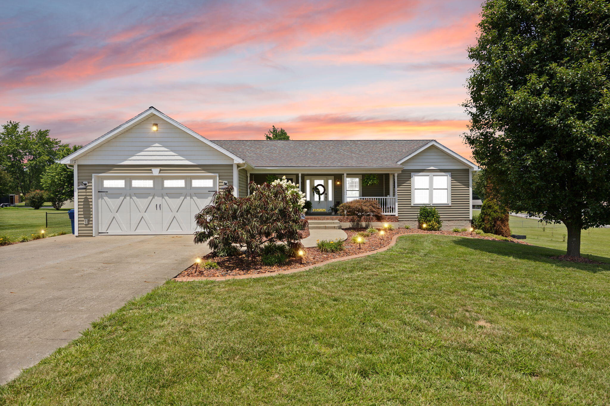 135 Cloverfield Drive — photo