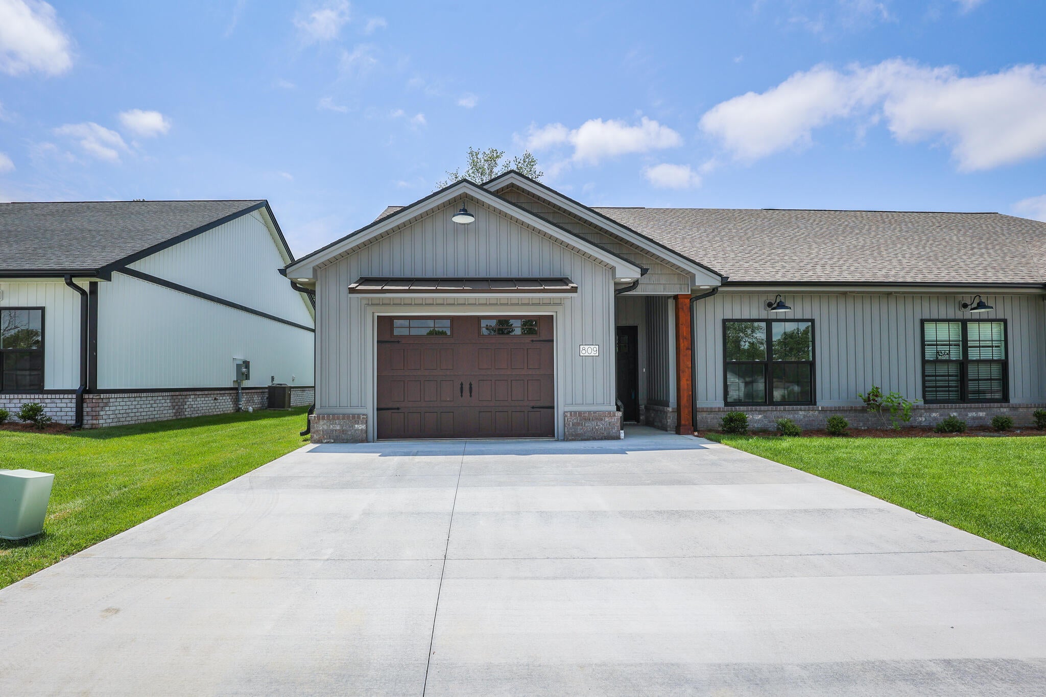 809 Violet Court — photo
