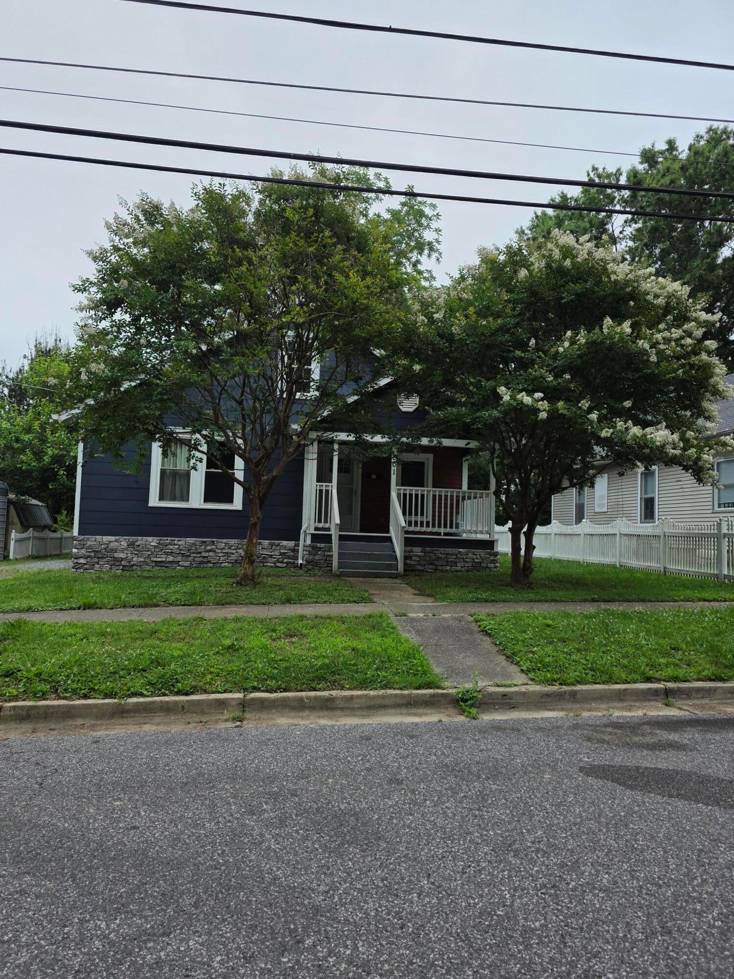 501 S 6th Street — photo