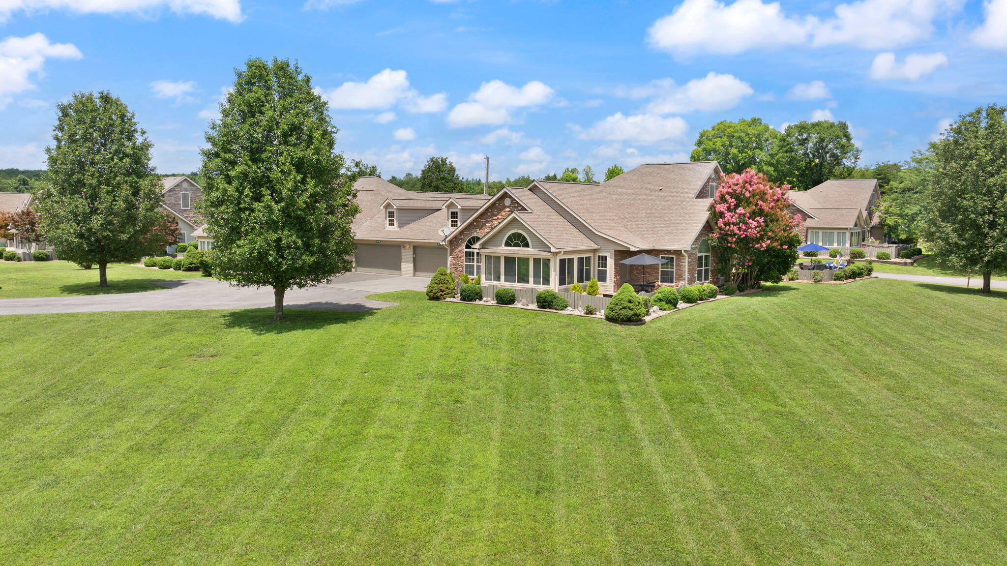 373 Chateau Place — photo