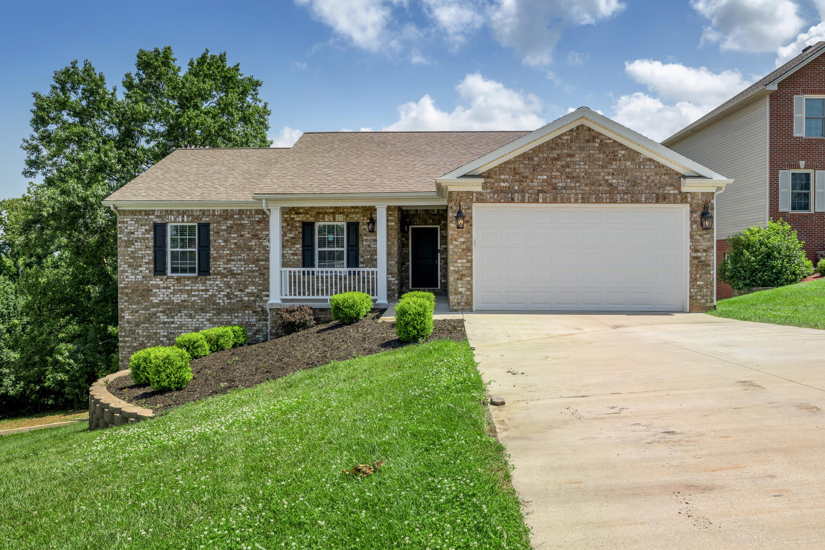 875 Ridgeview Drive — photo