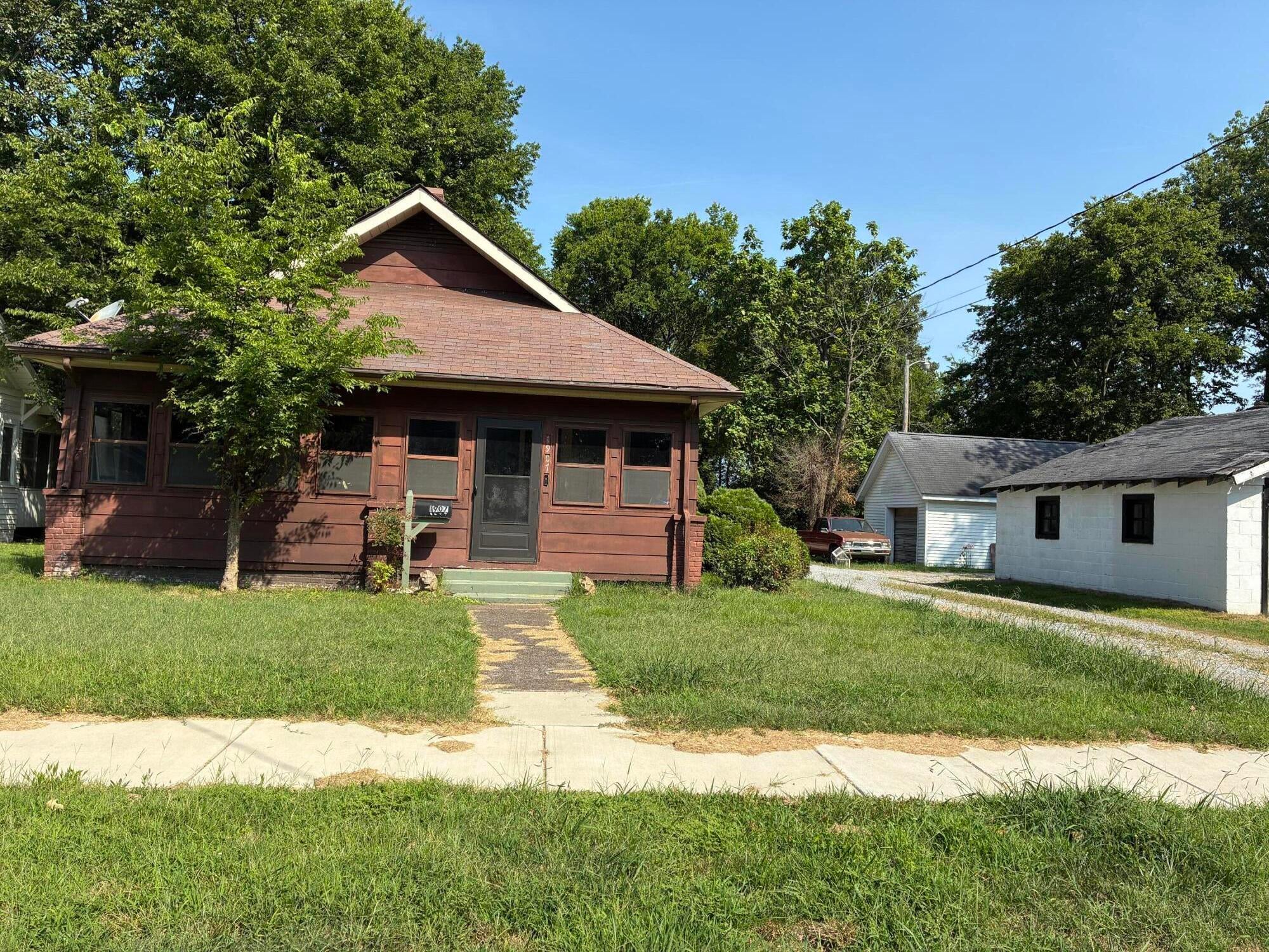 1907 Adams Street — photo