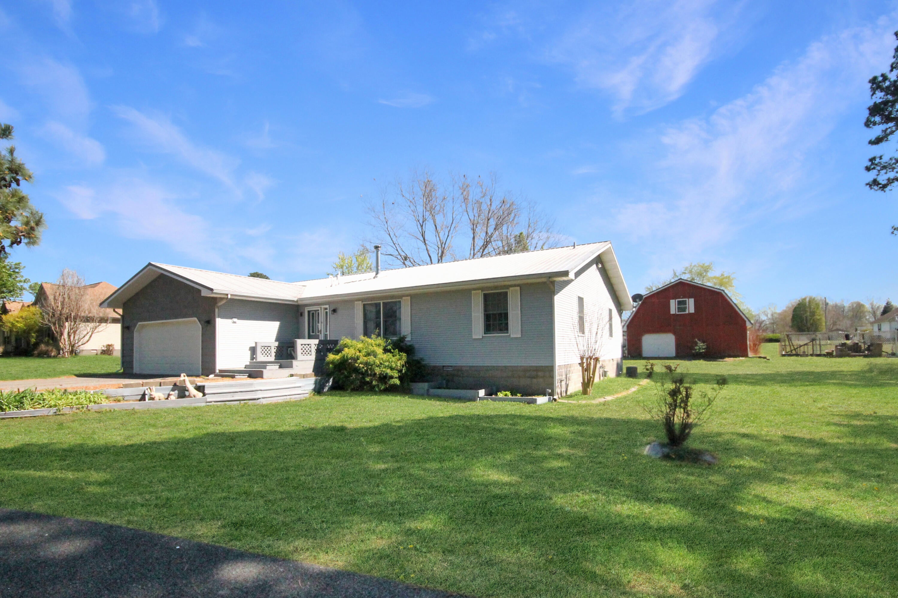 8078 Aurora Highway — photo