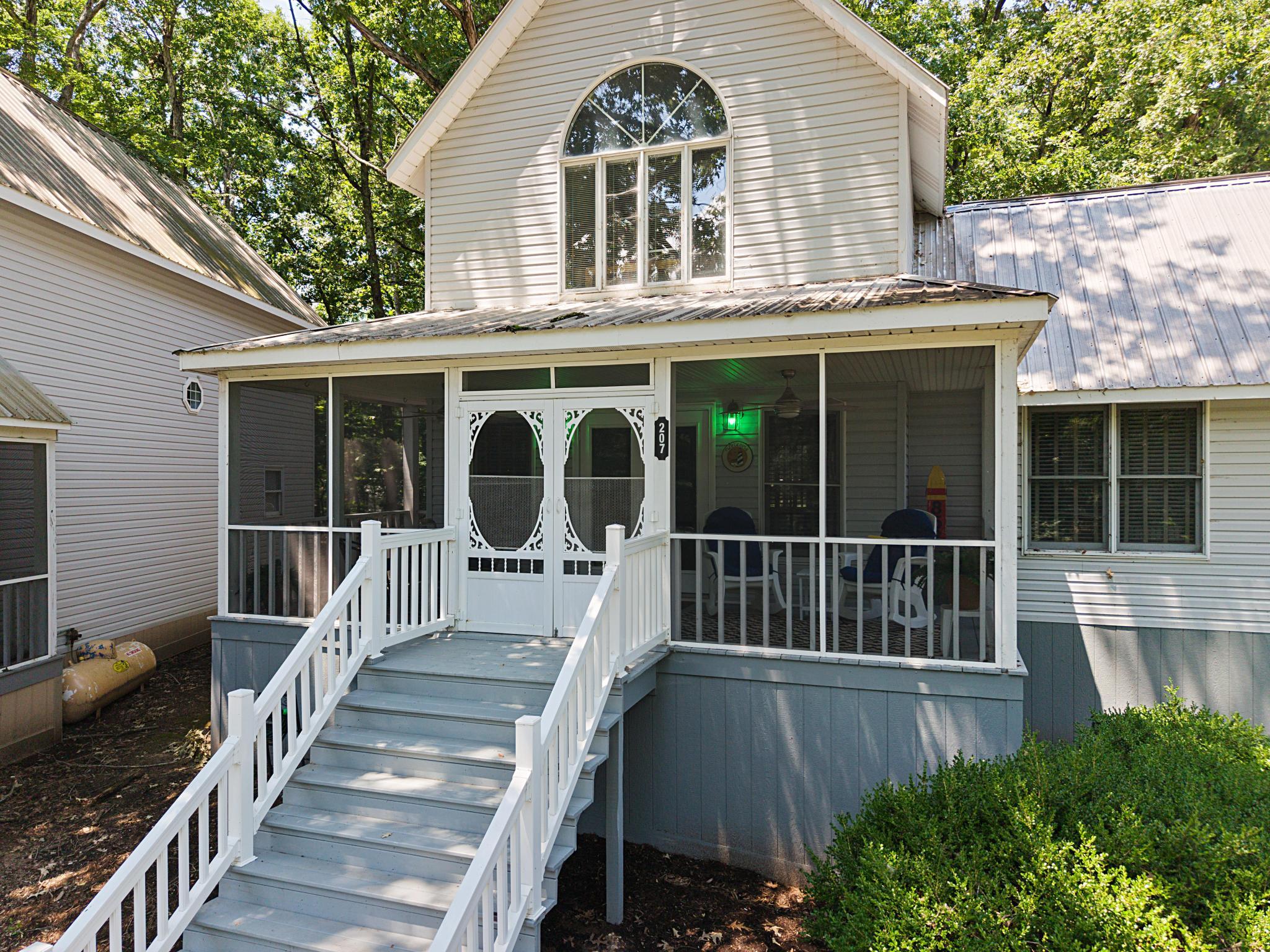 207 Hursthaven Court — photo