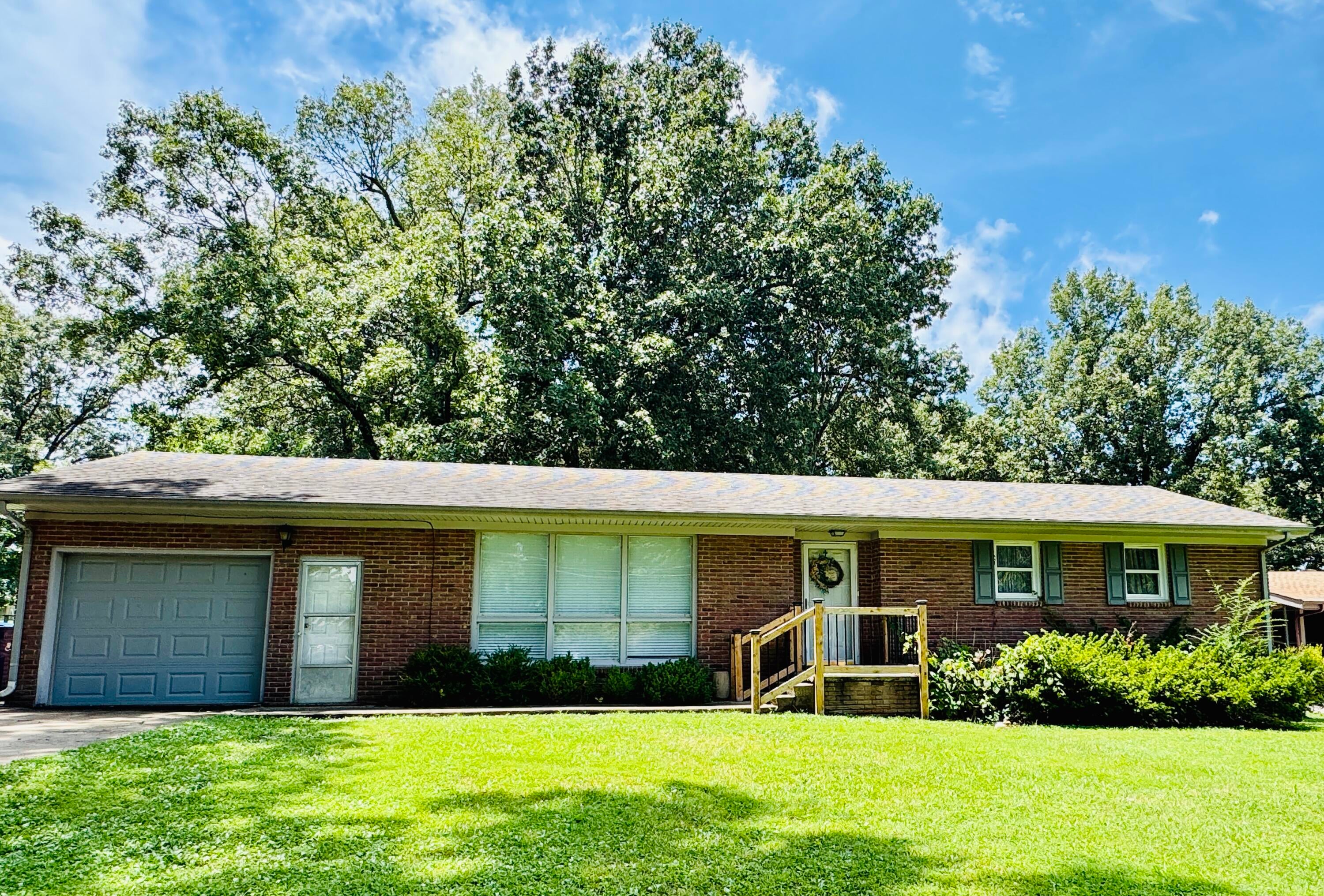 1728 Sycamore Drive — photo
