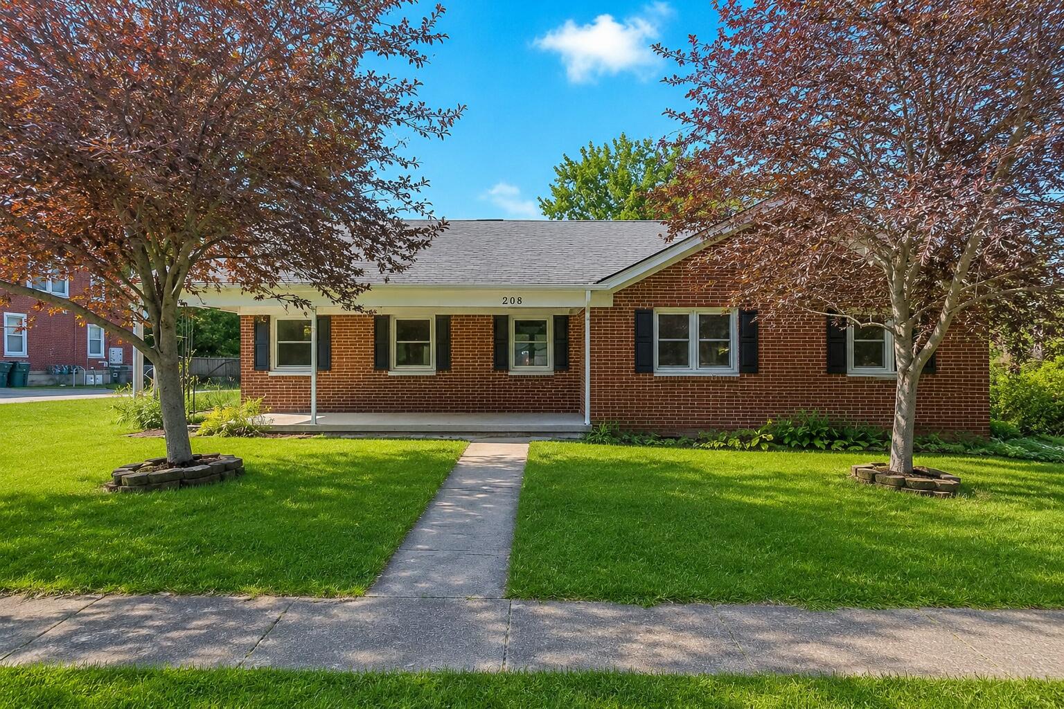 208 N Lewis Court — photo