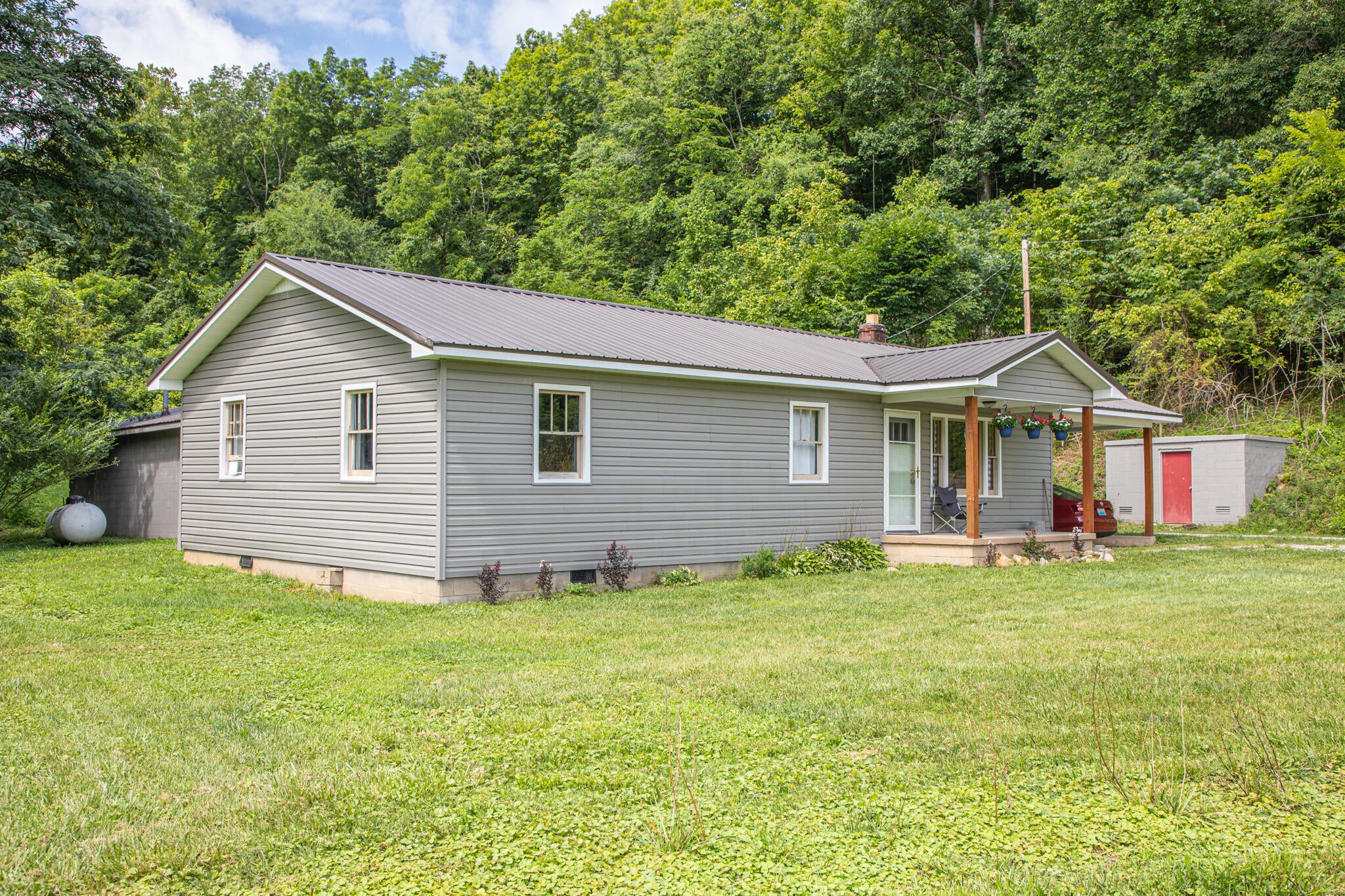 90 Trevor Lane — photo