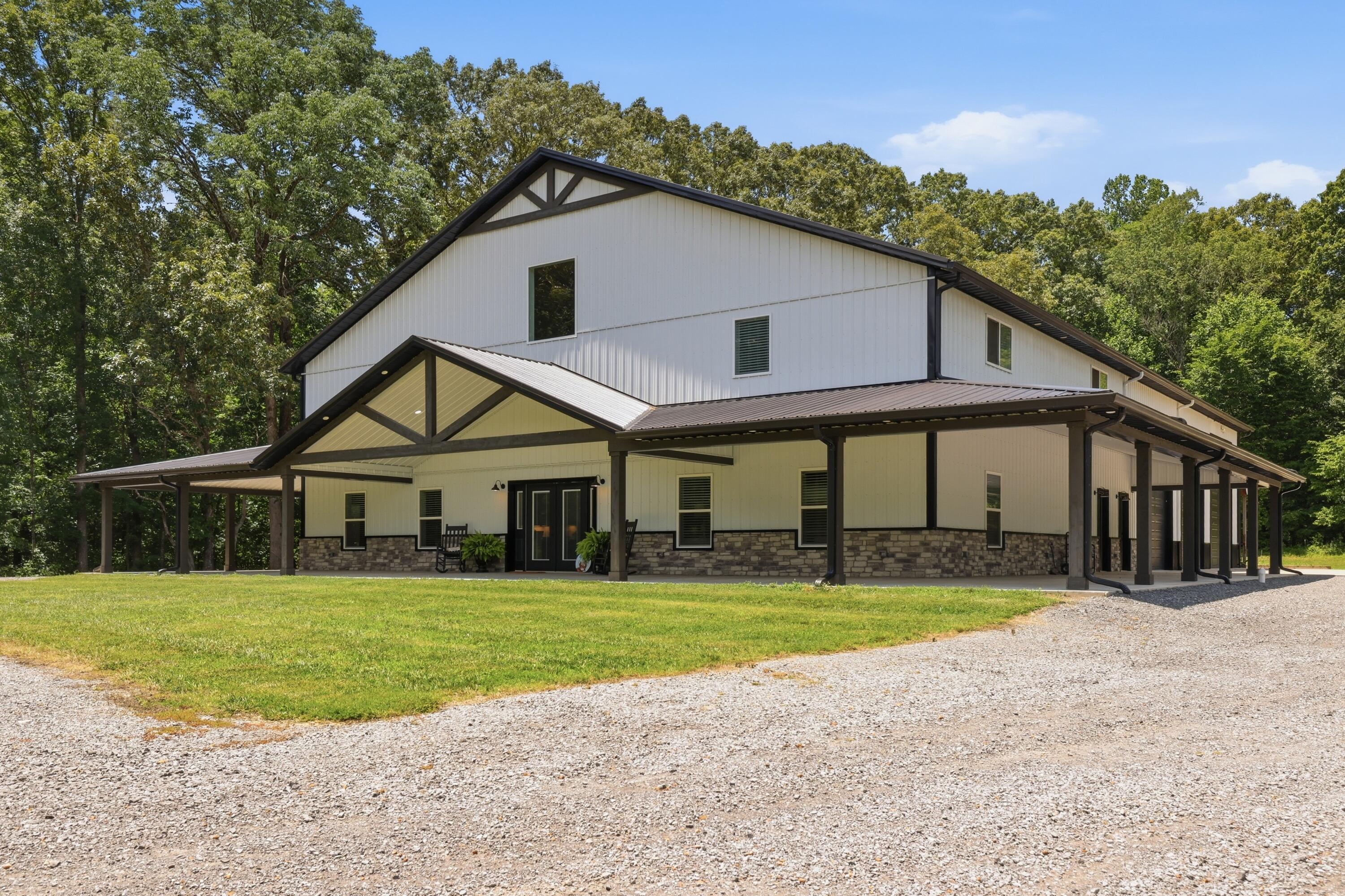 5279 E State Line Road — photo