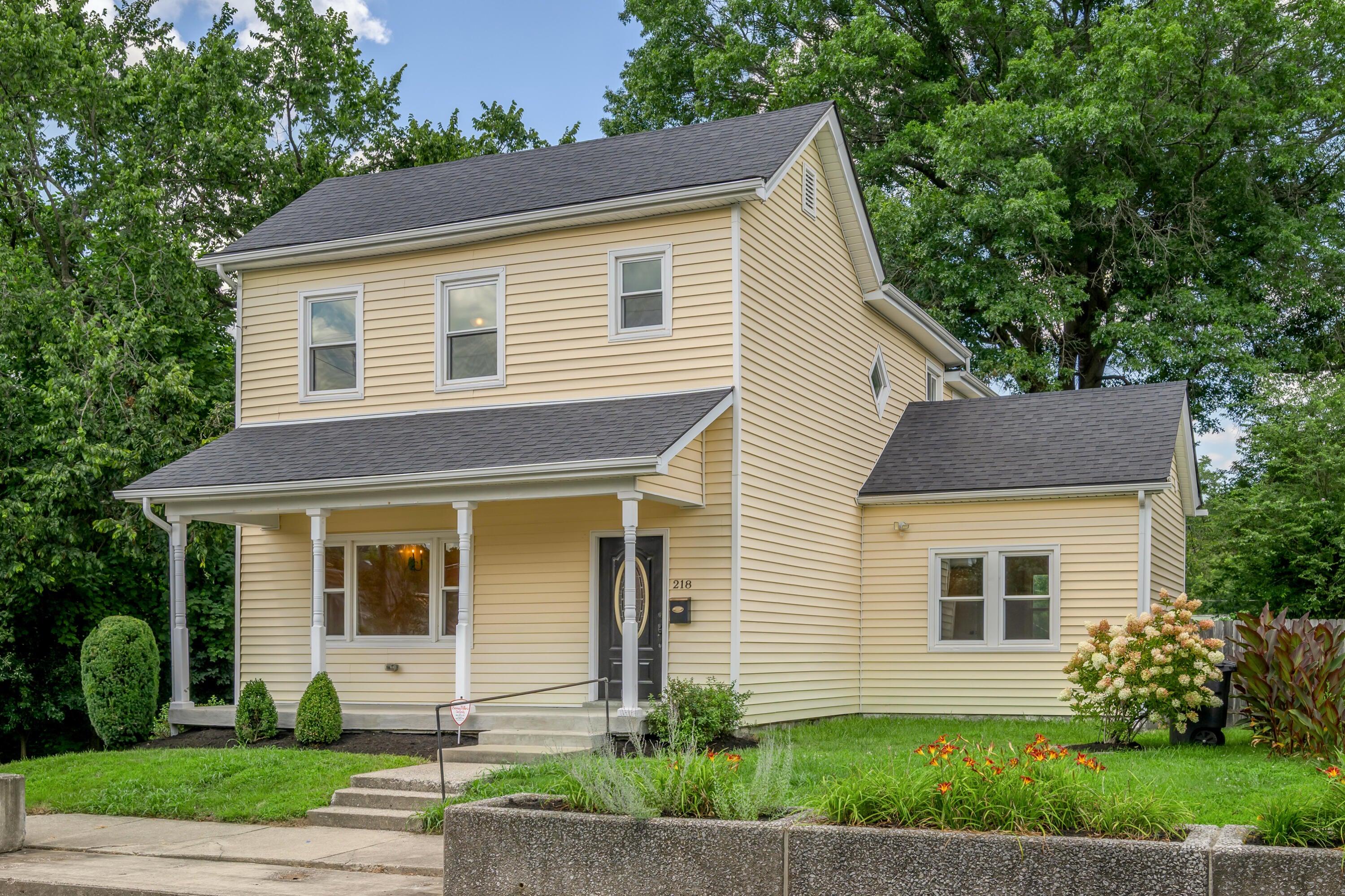 218 E Second Street — photo