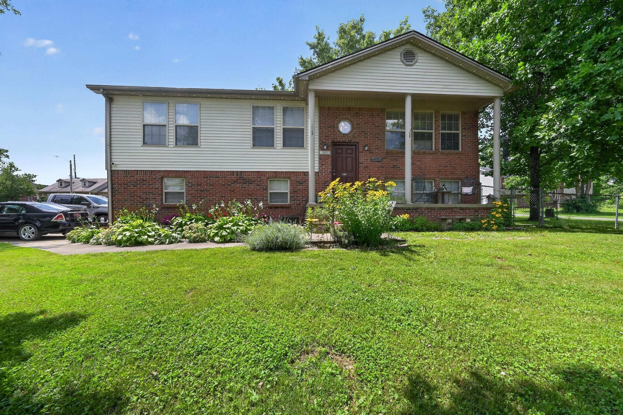 501 Scenic View Circle — photo