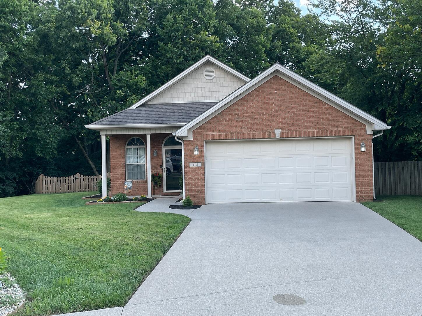 118 Back Stretch Drive — photo