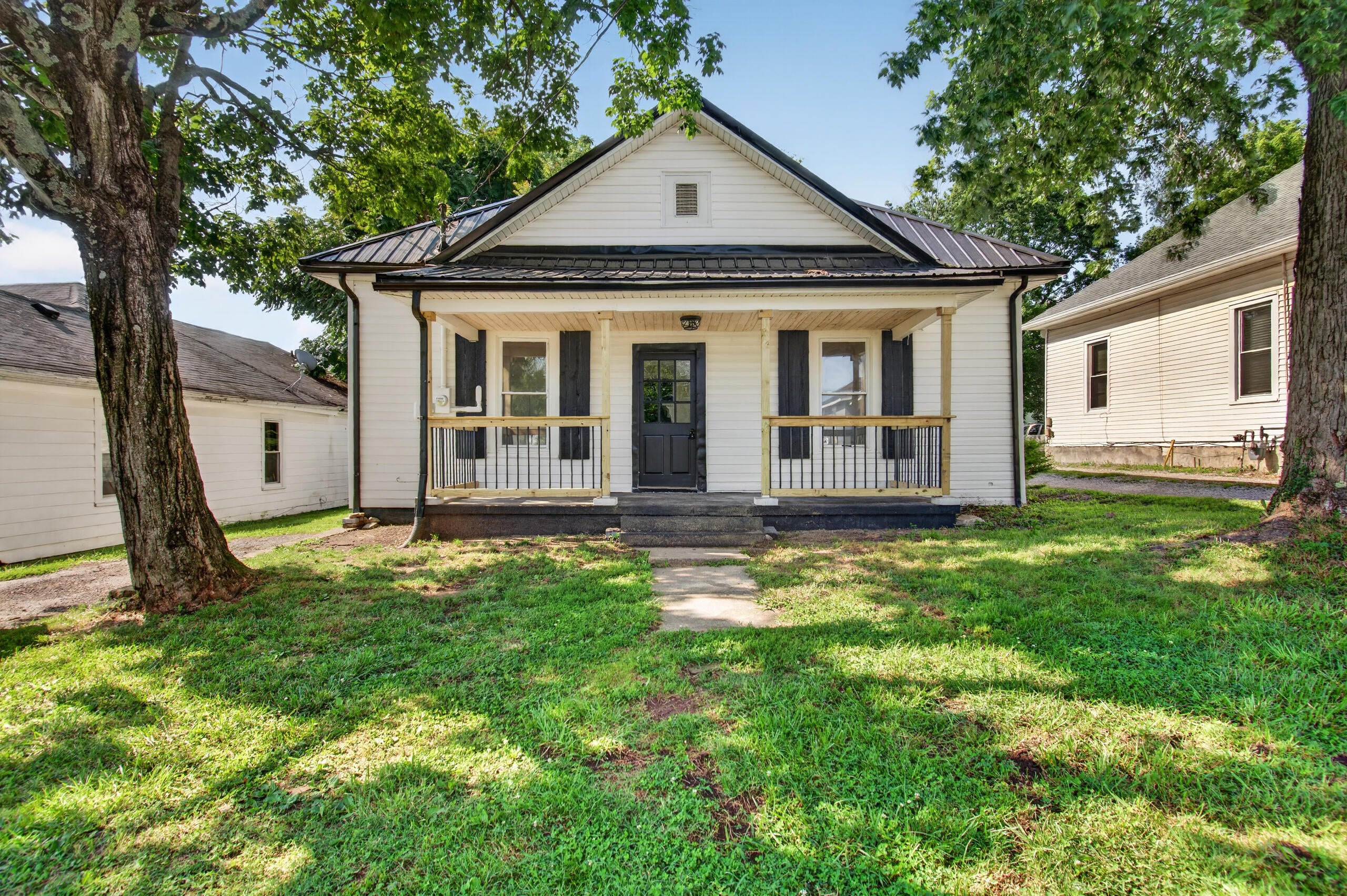 1220 W Walnut Street — photo