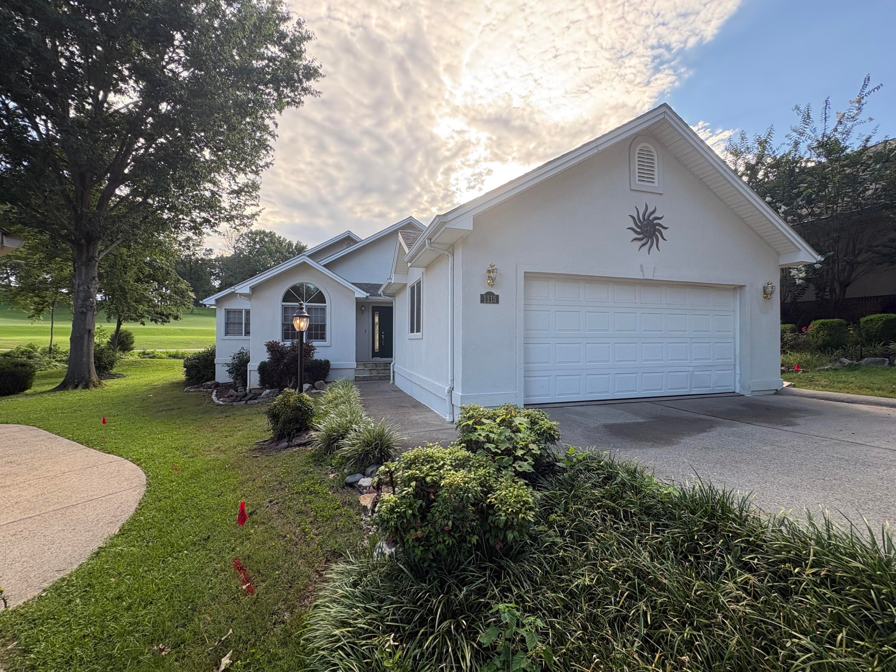 1115 Lakeview Drive — photo