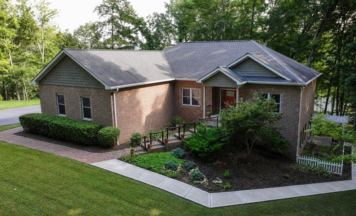172 Periwinkle Hill Road — photo