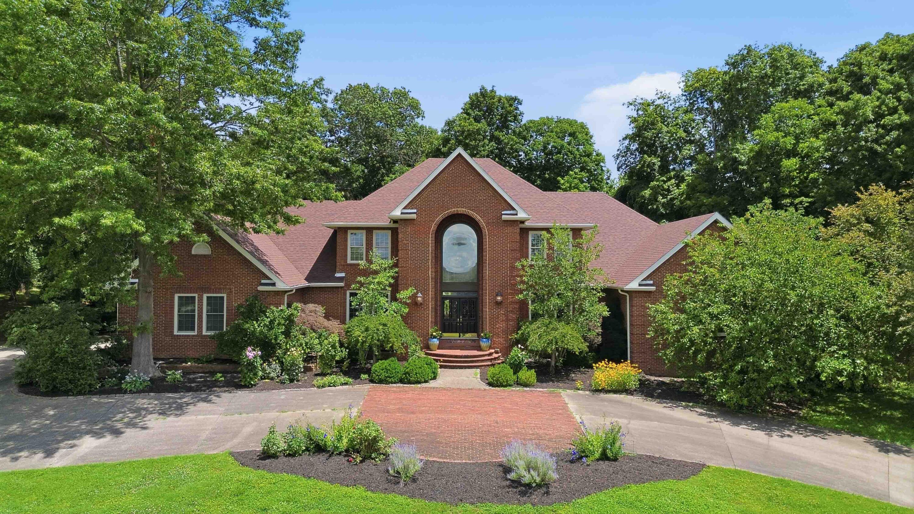 425 Woodside Drive — photo