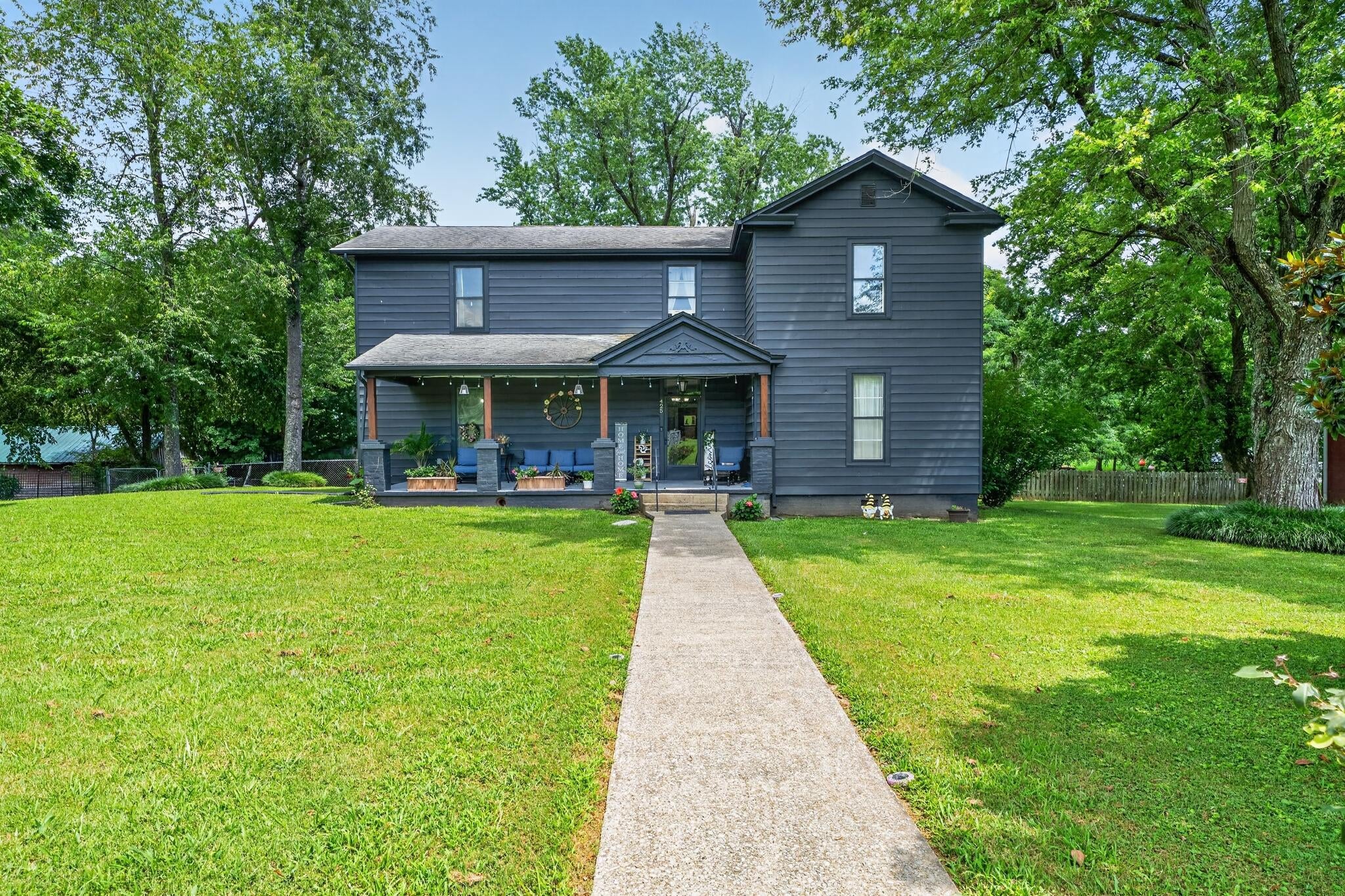 425 Main Street — photo