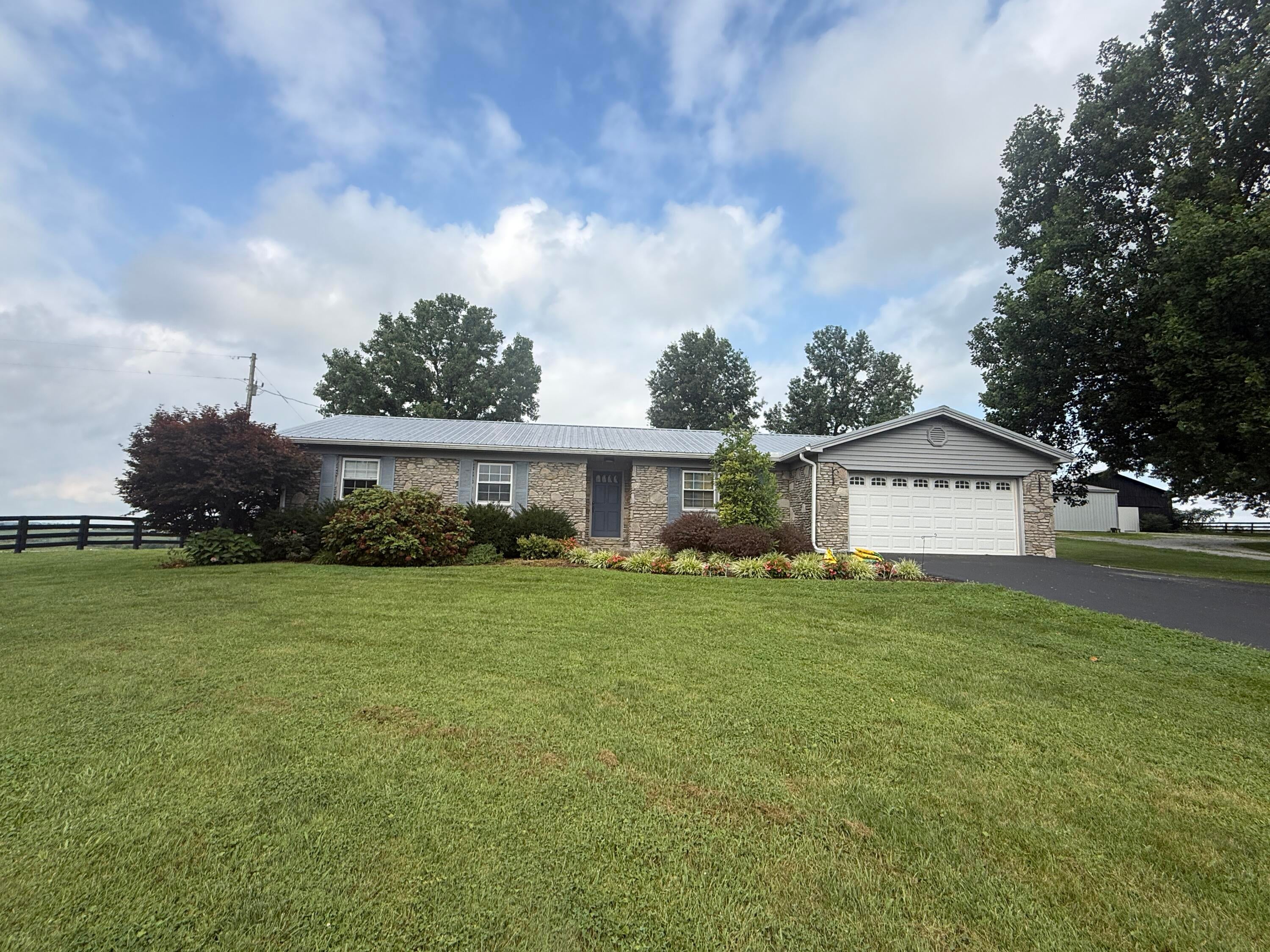 544 Hackett Pike — photo