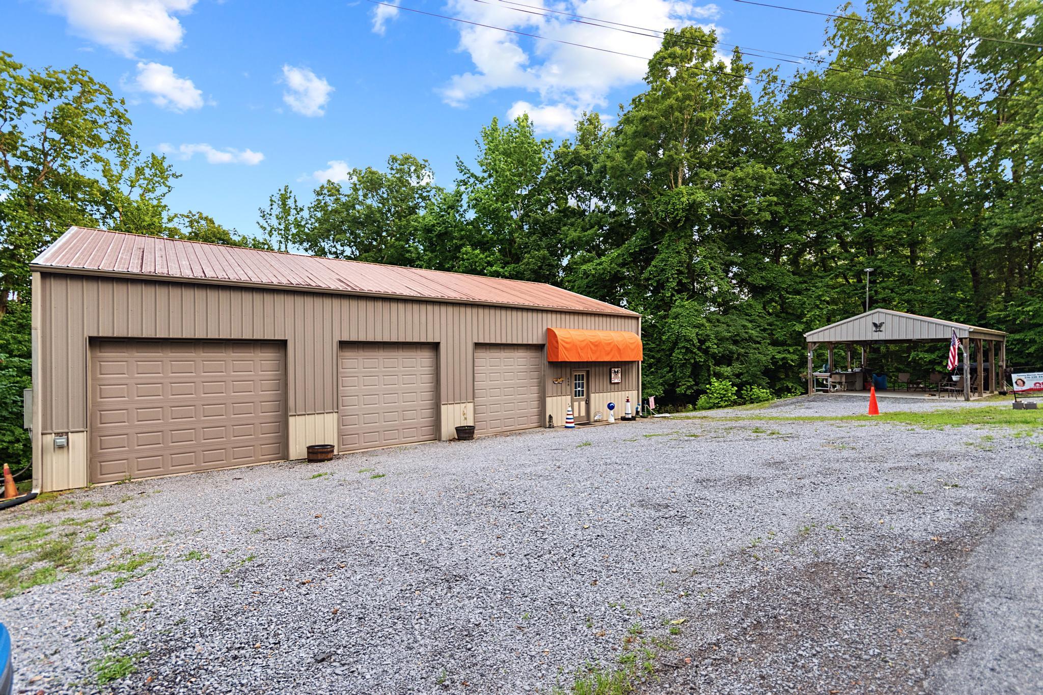 698 Walnut Drive — photo