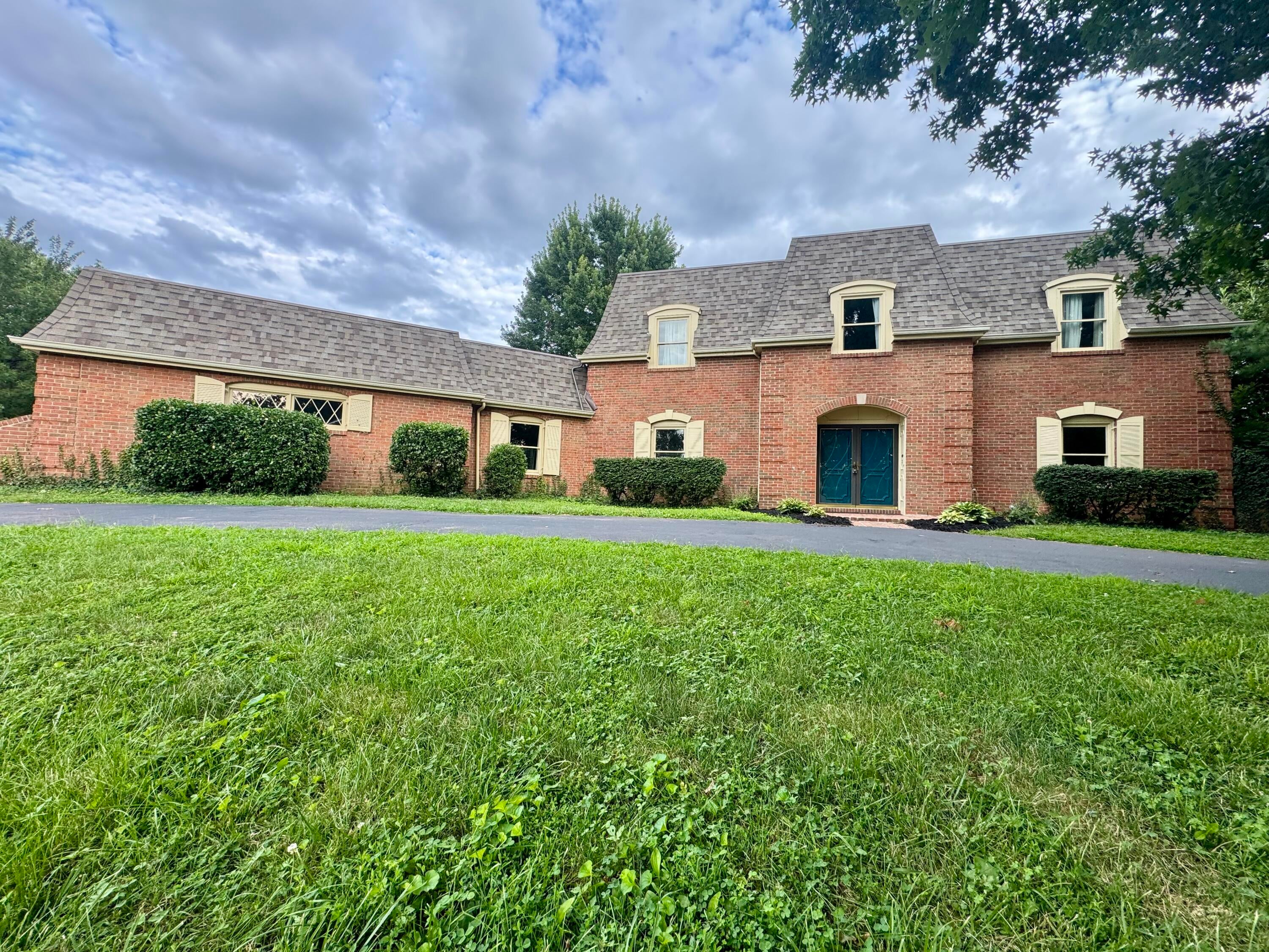 972 Edgewater Drive — photo