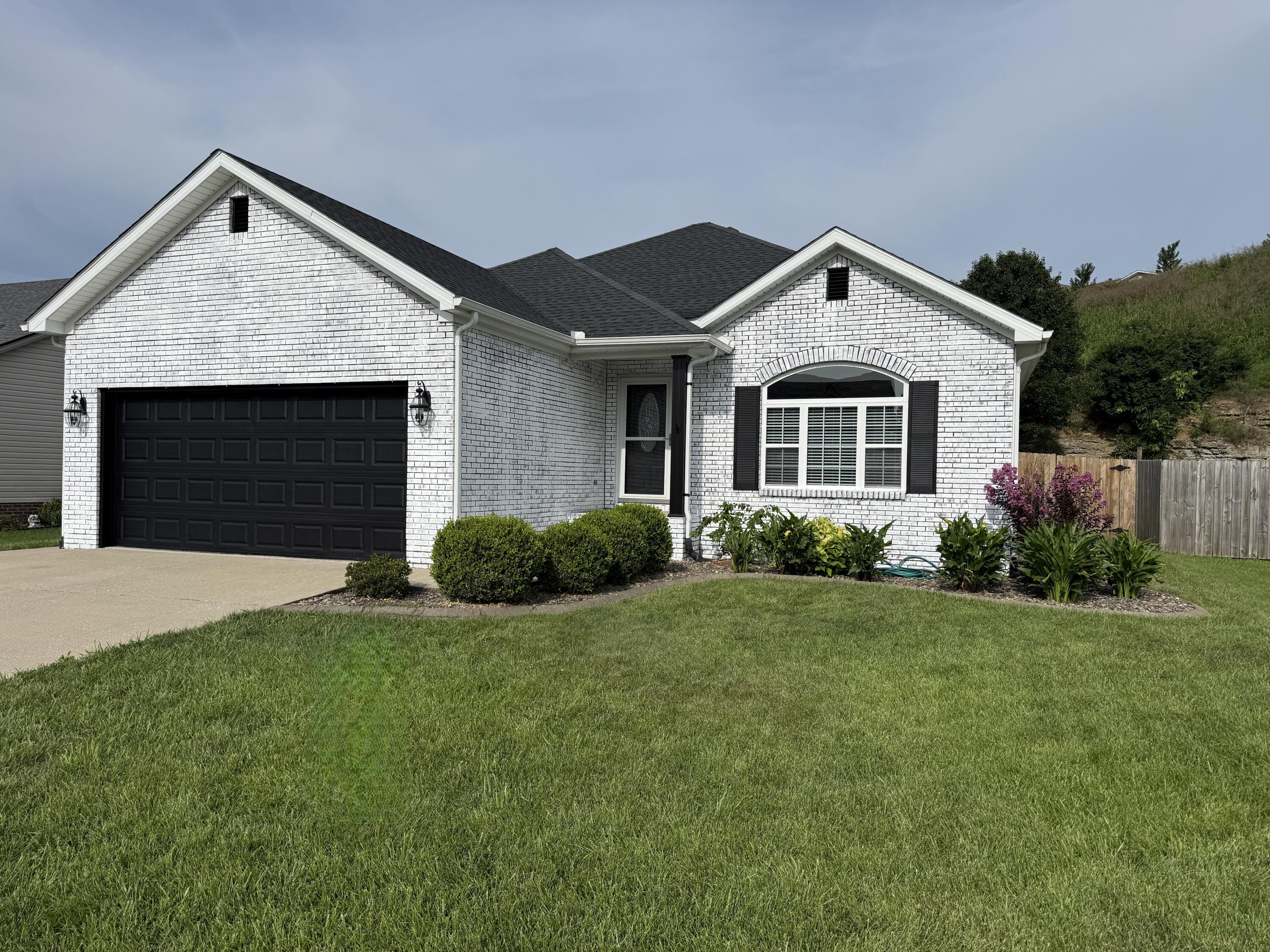 324 Oxford Circle — photo