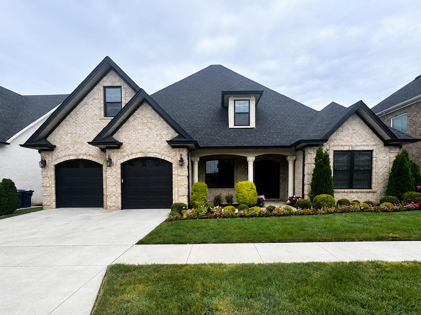 4261 Captains Court — photo