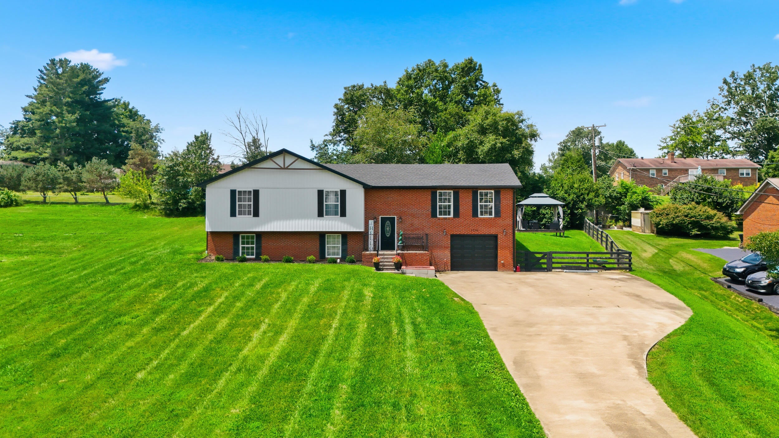 1756 Lancaster Road — photo