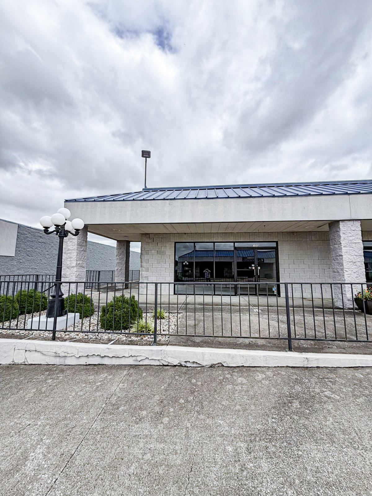 300 Outlet Avenue 300 — photo
