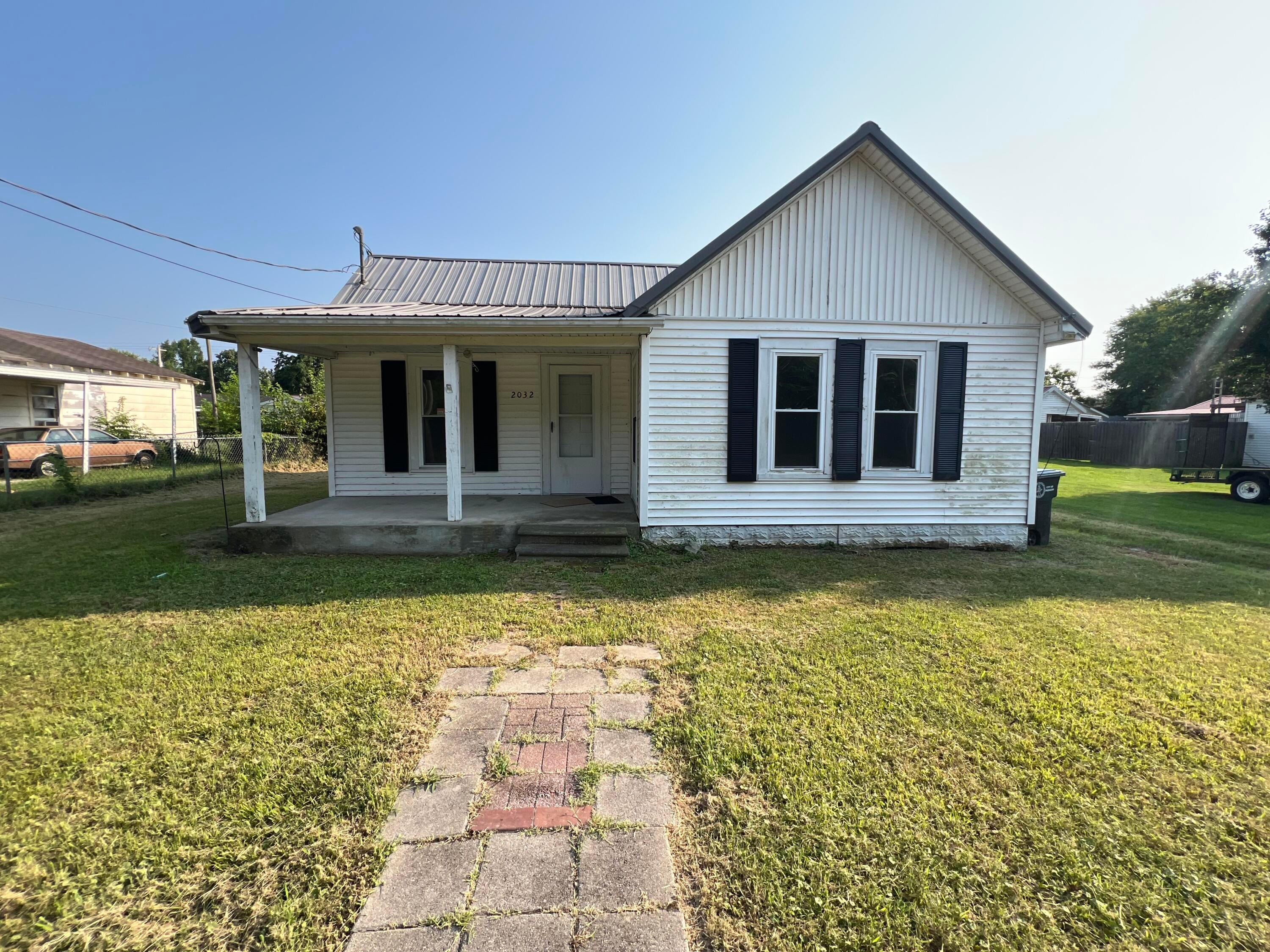 2032 Center Street — photo