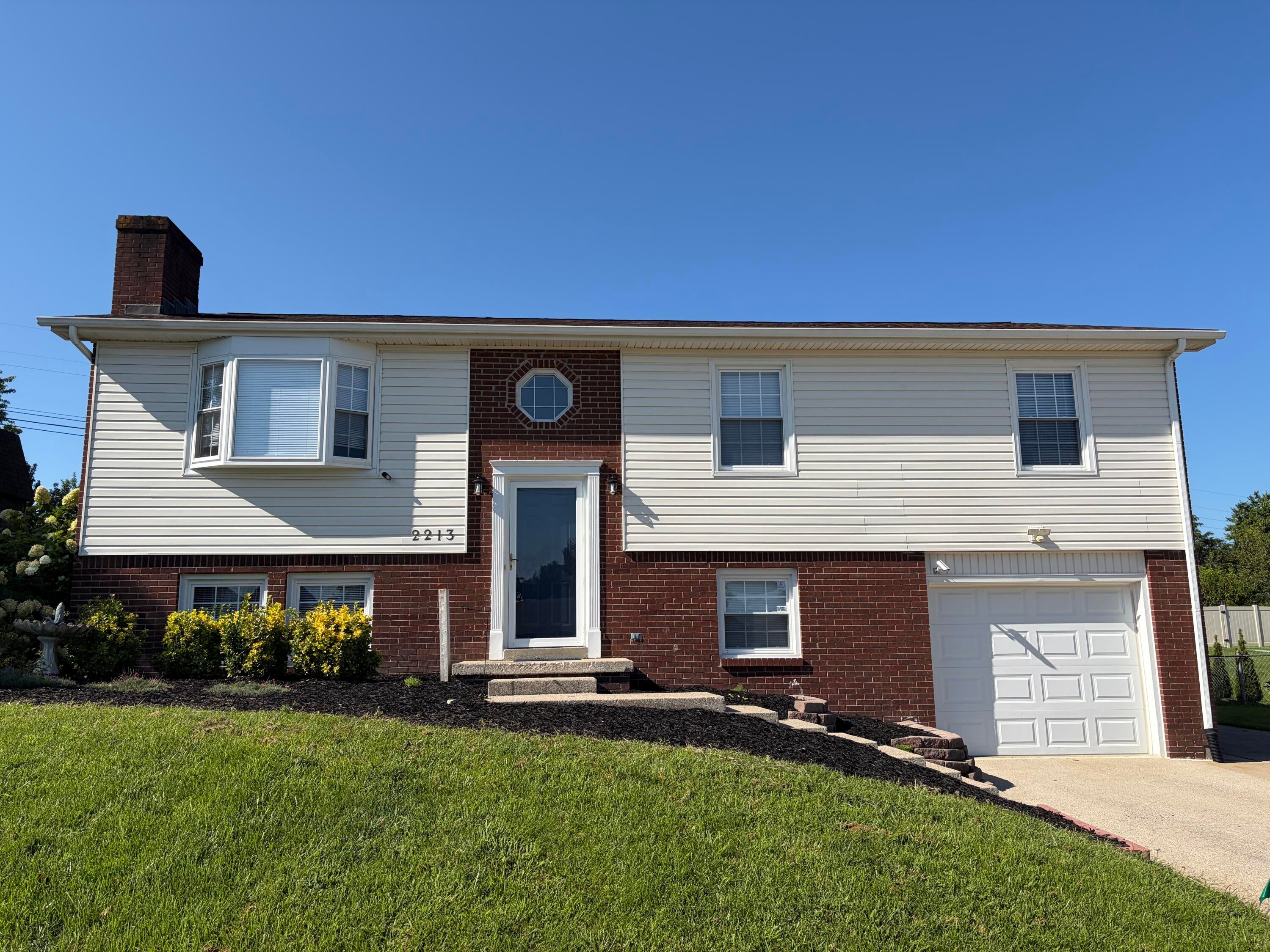 2213 Mercer Drive — photo