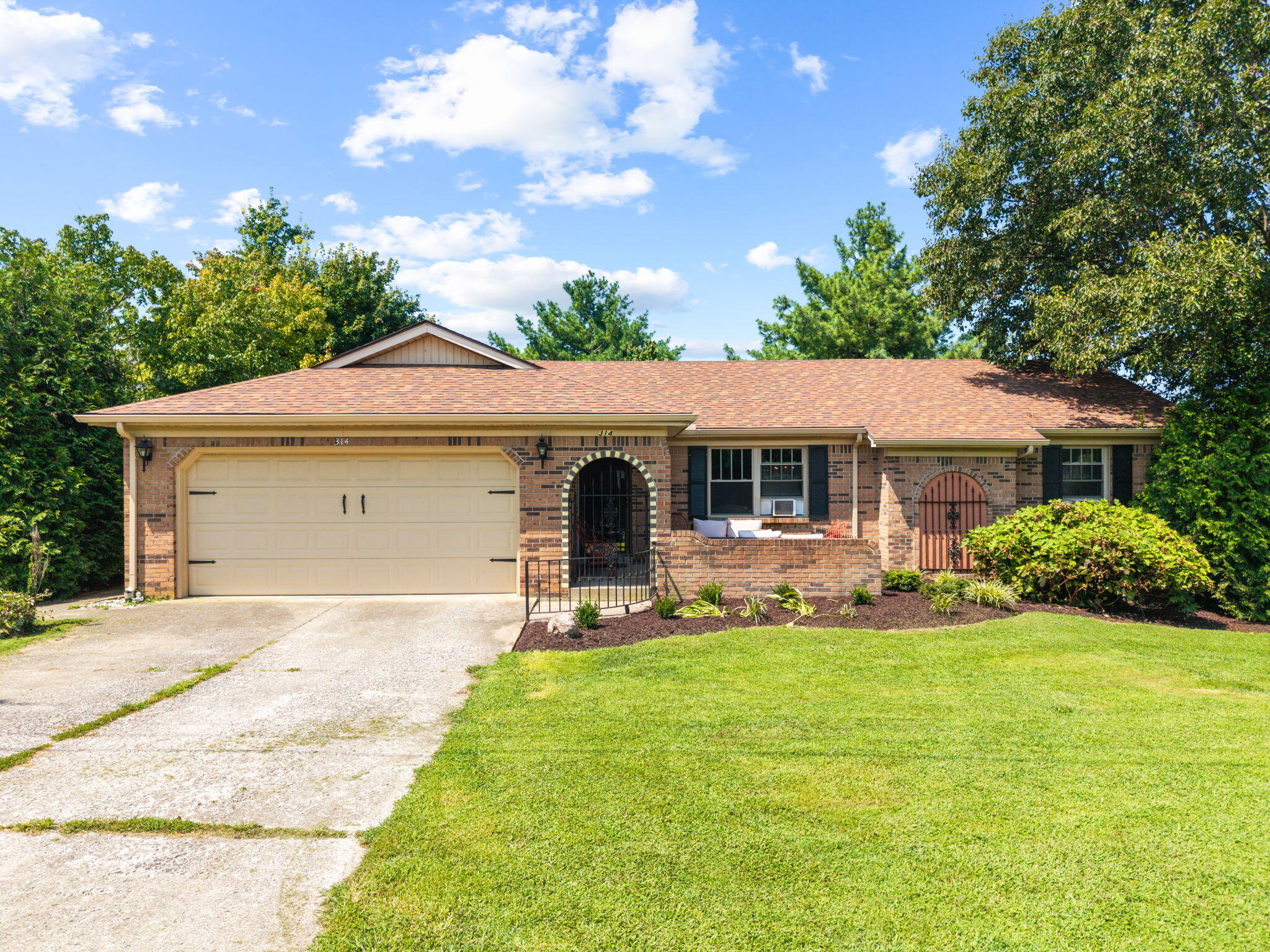314 Saratoga Circle — photo