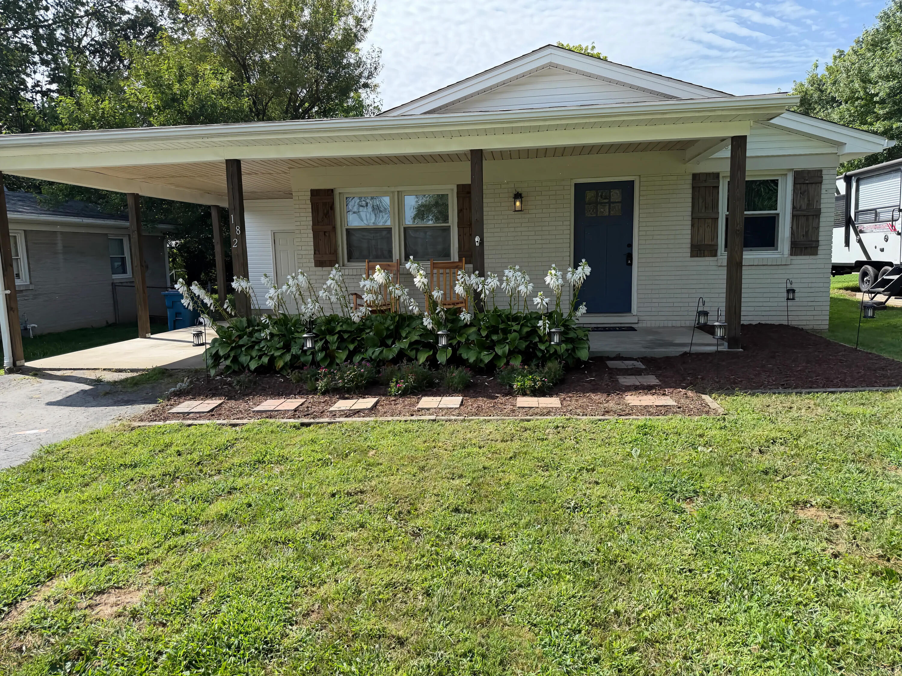 182 W Erskine Drive — photo