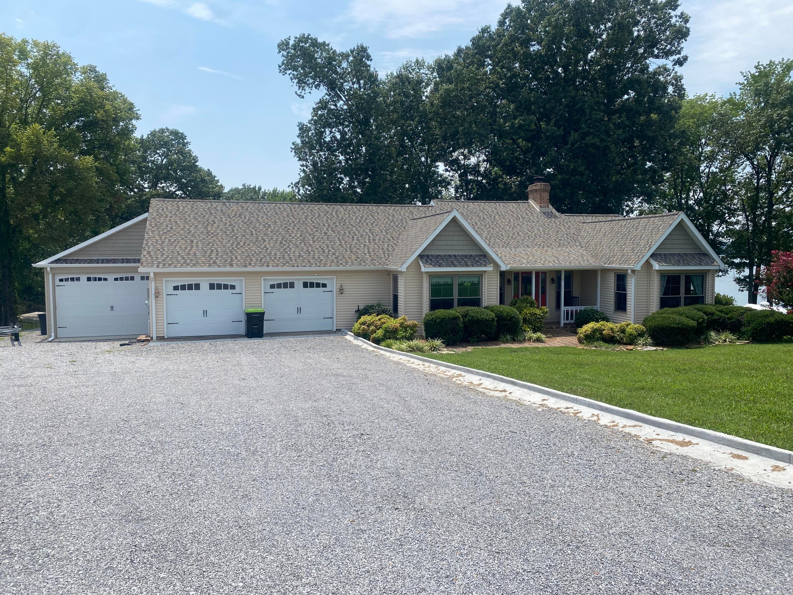 652 Carriage Cove Road — photo