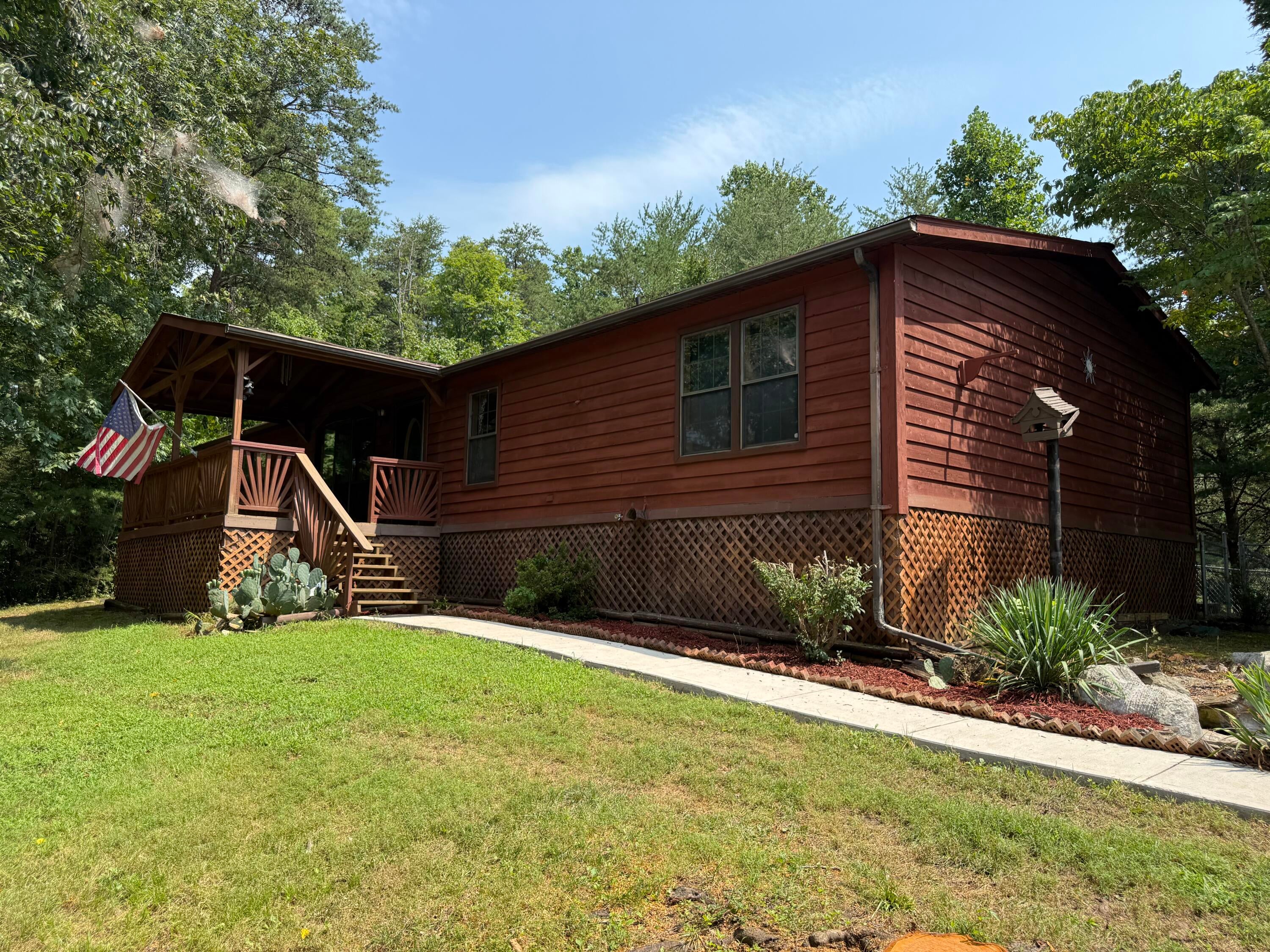 1598 Lewis Bray Road — photo