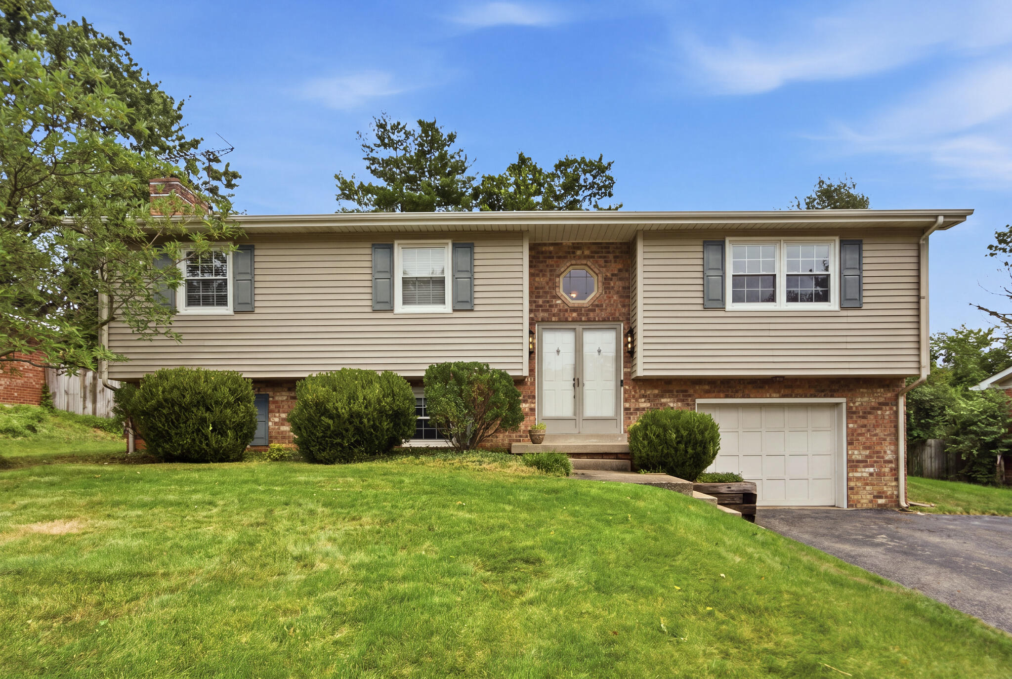481 Severn Way — photo