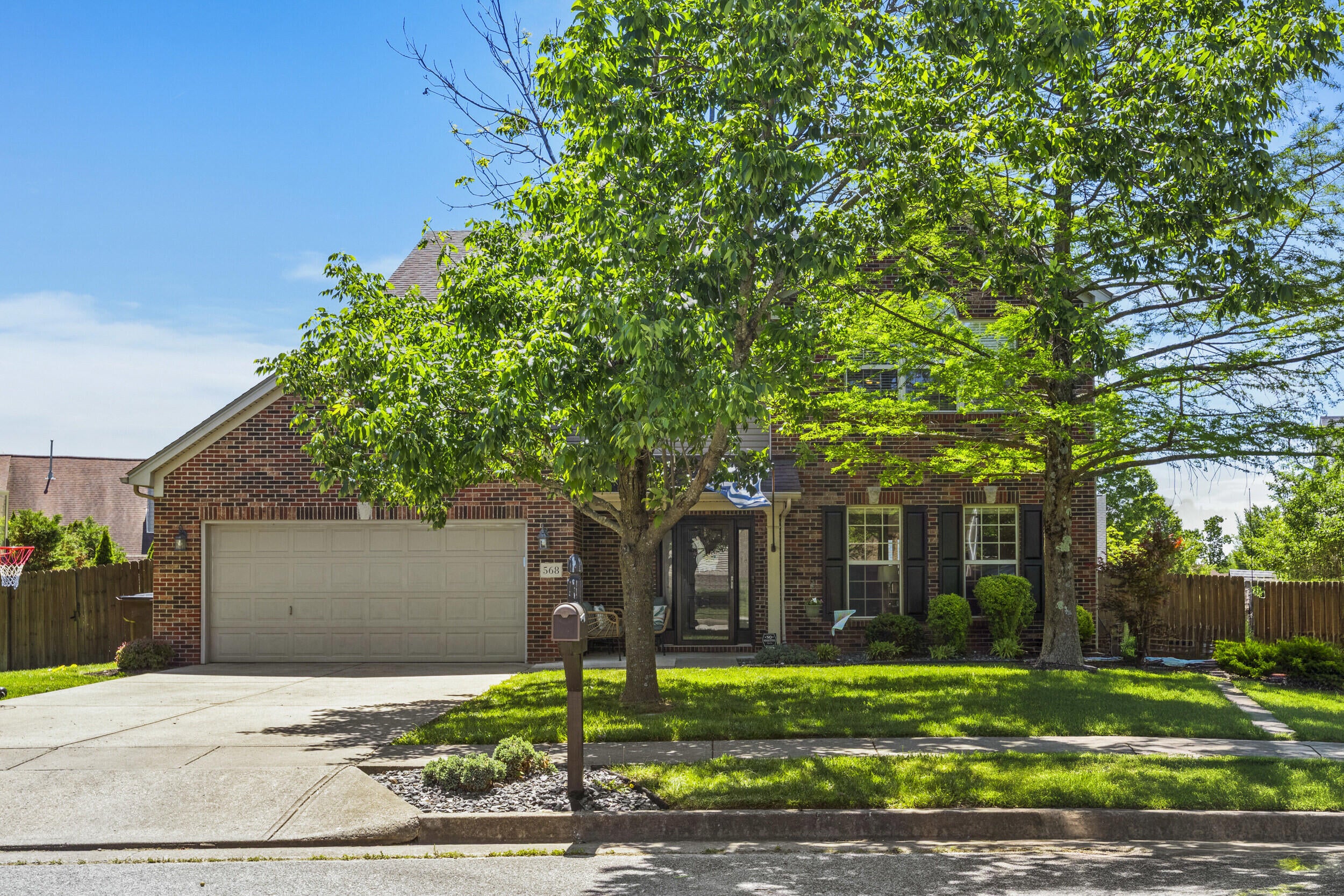 568 Thames Circle — photo