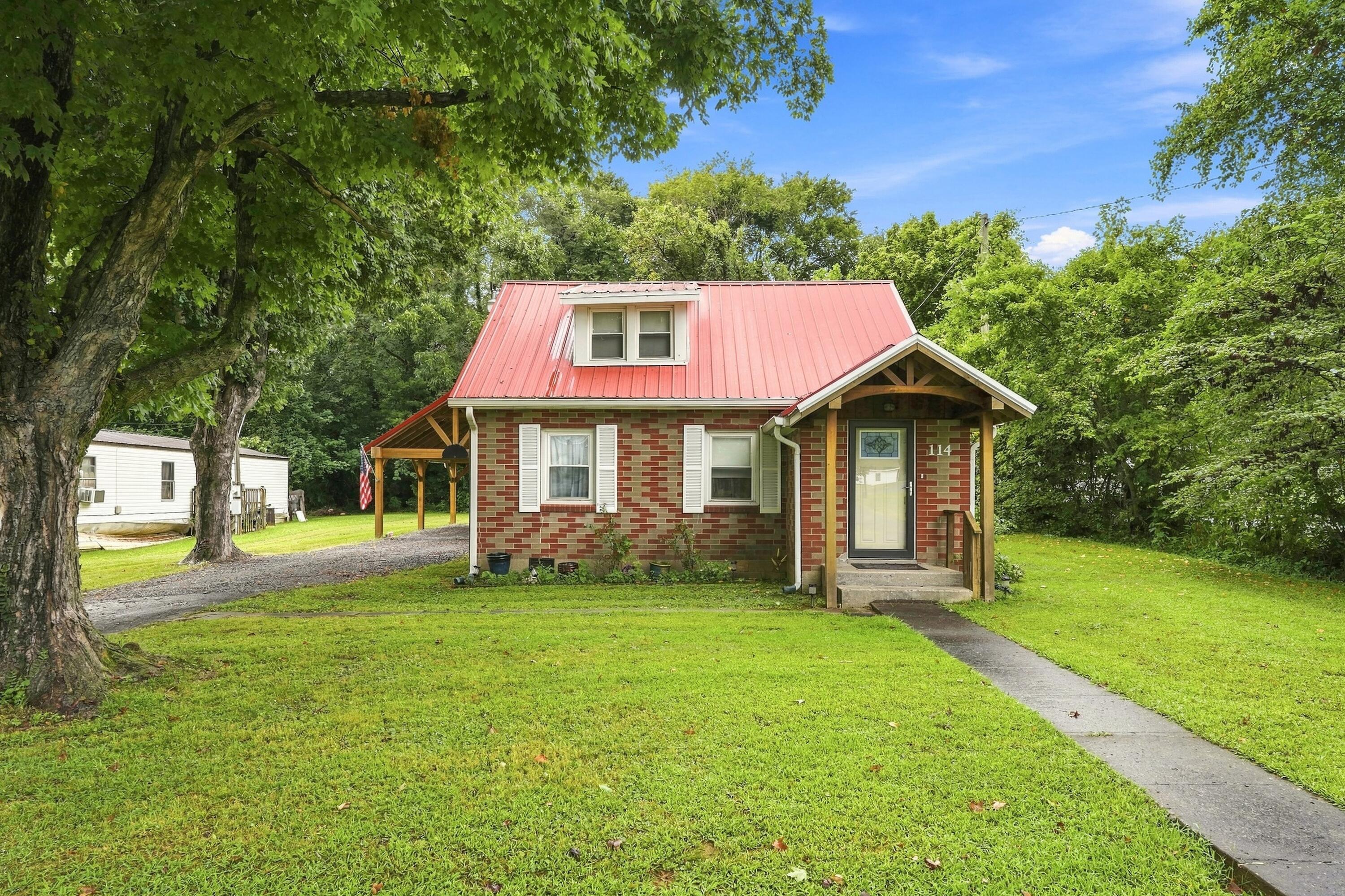114 E Lion Drive — photo