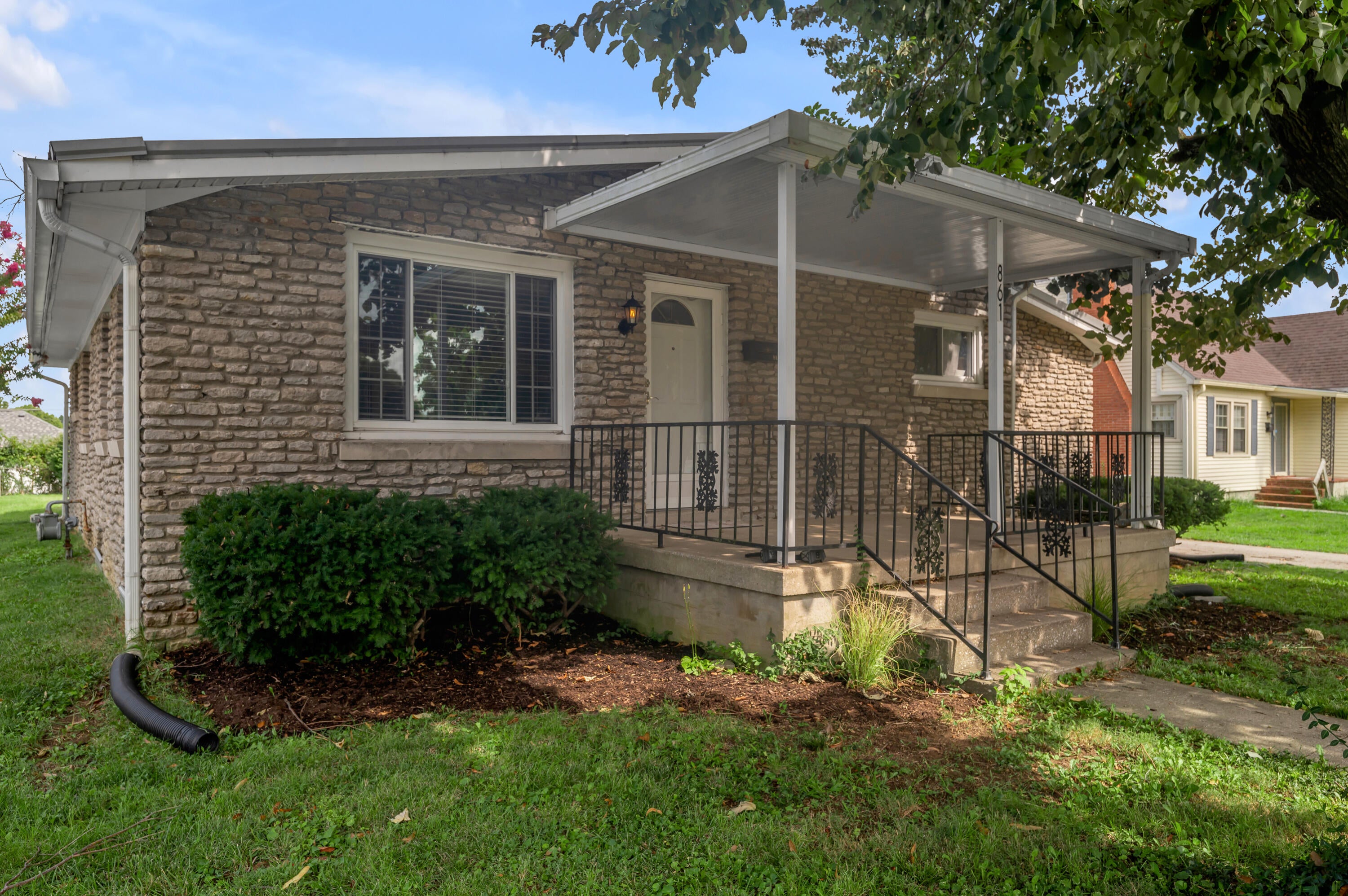 861 Chestnut Drive — photo