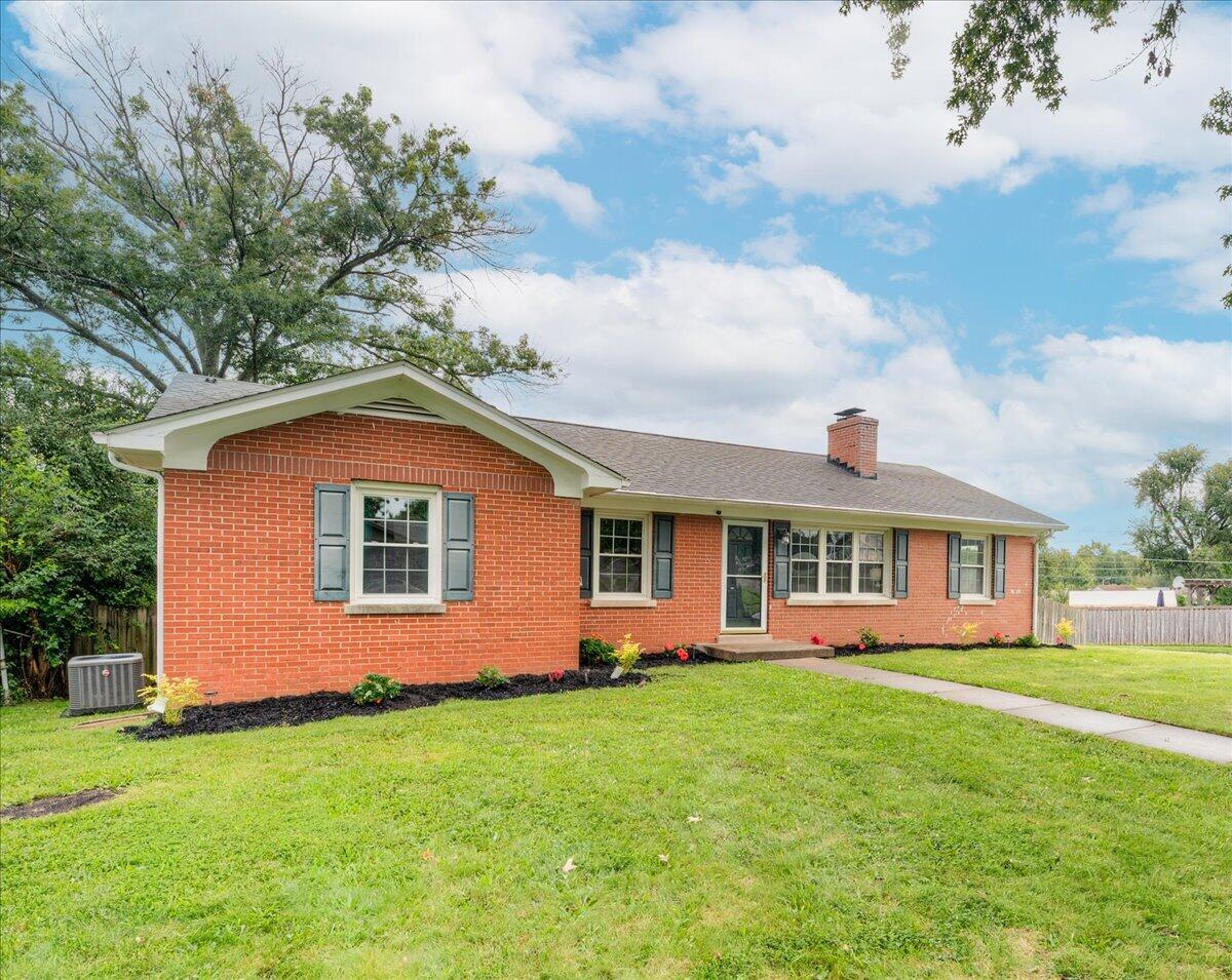 501 Nottaway Drive — photo