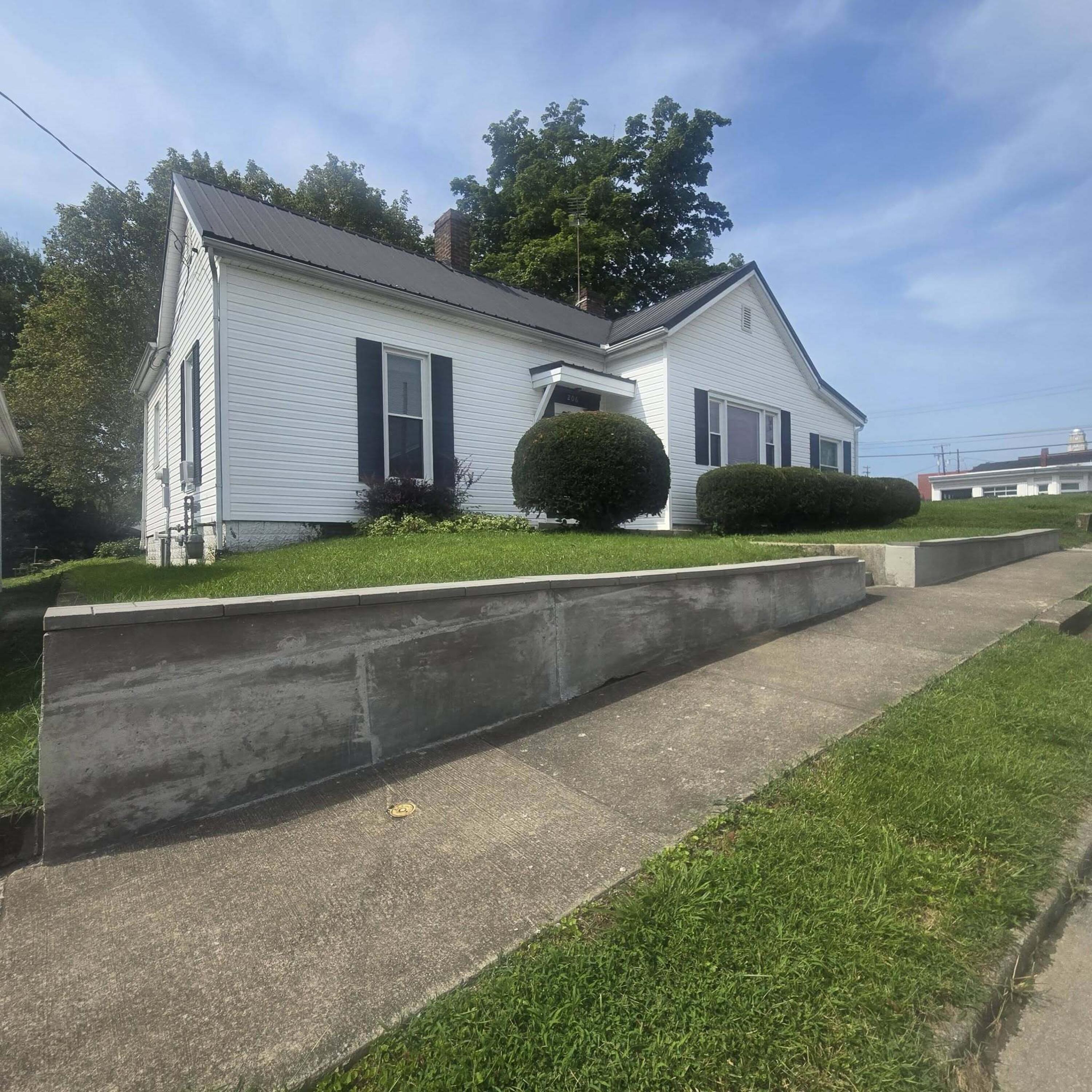 206 Richmond Street — photo