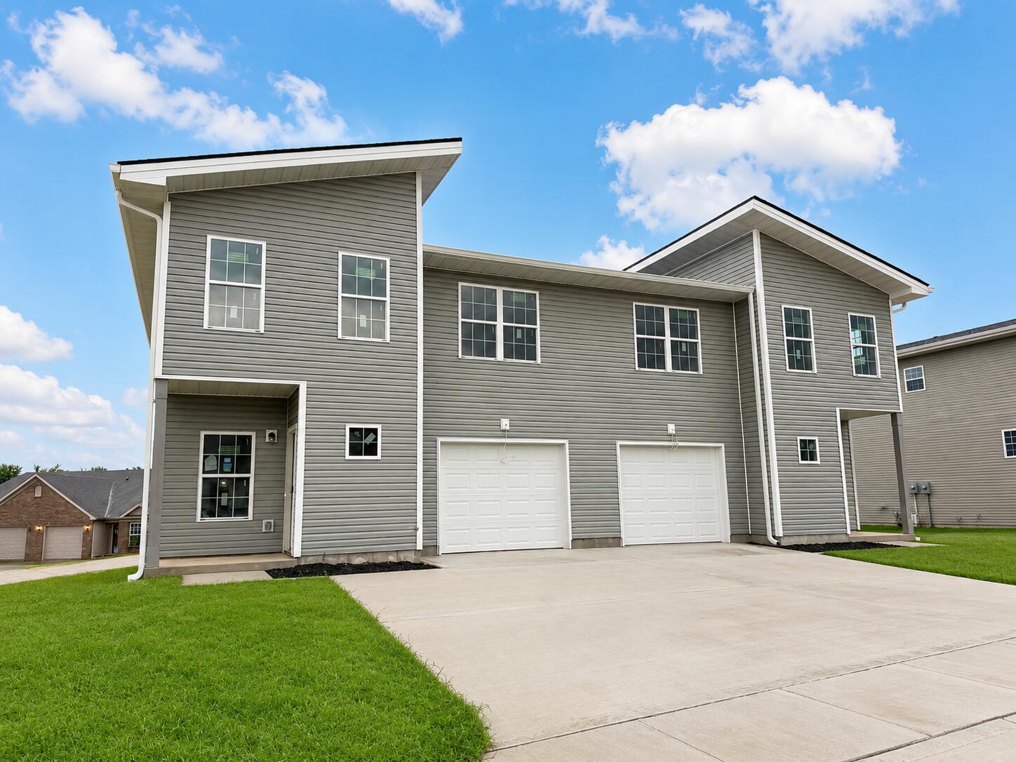 105-107 Elkchester Circle — photo