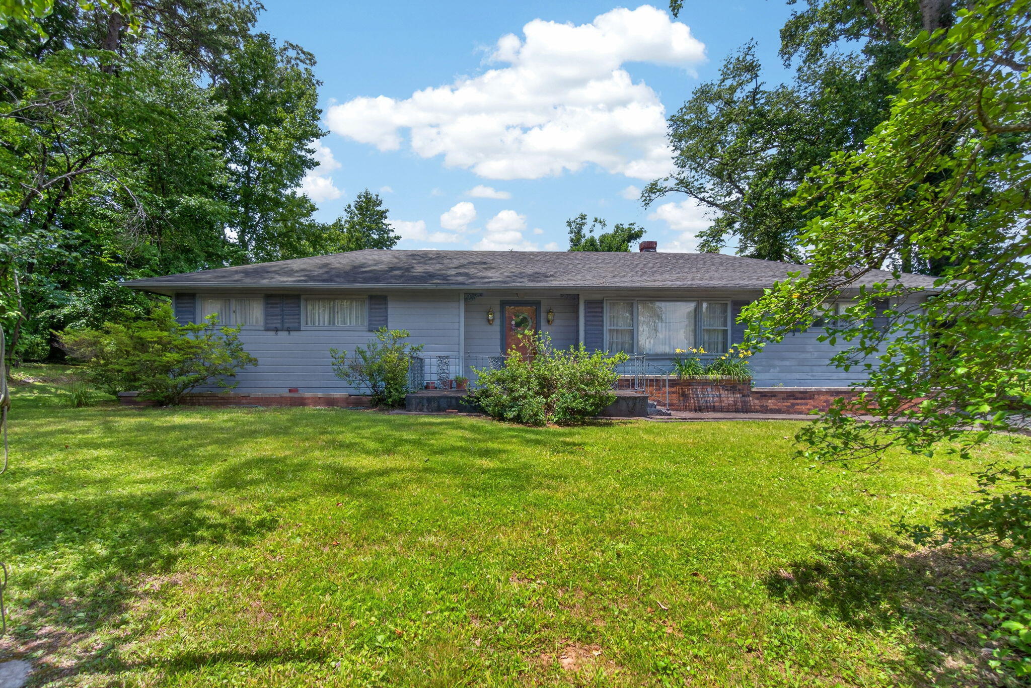 120 Pineview Drive — photo