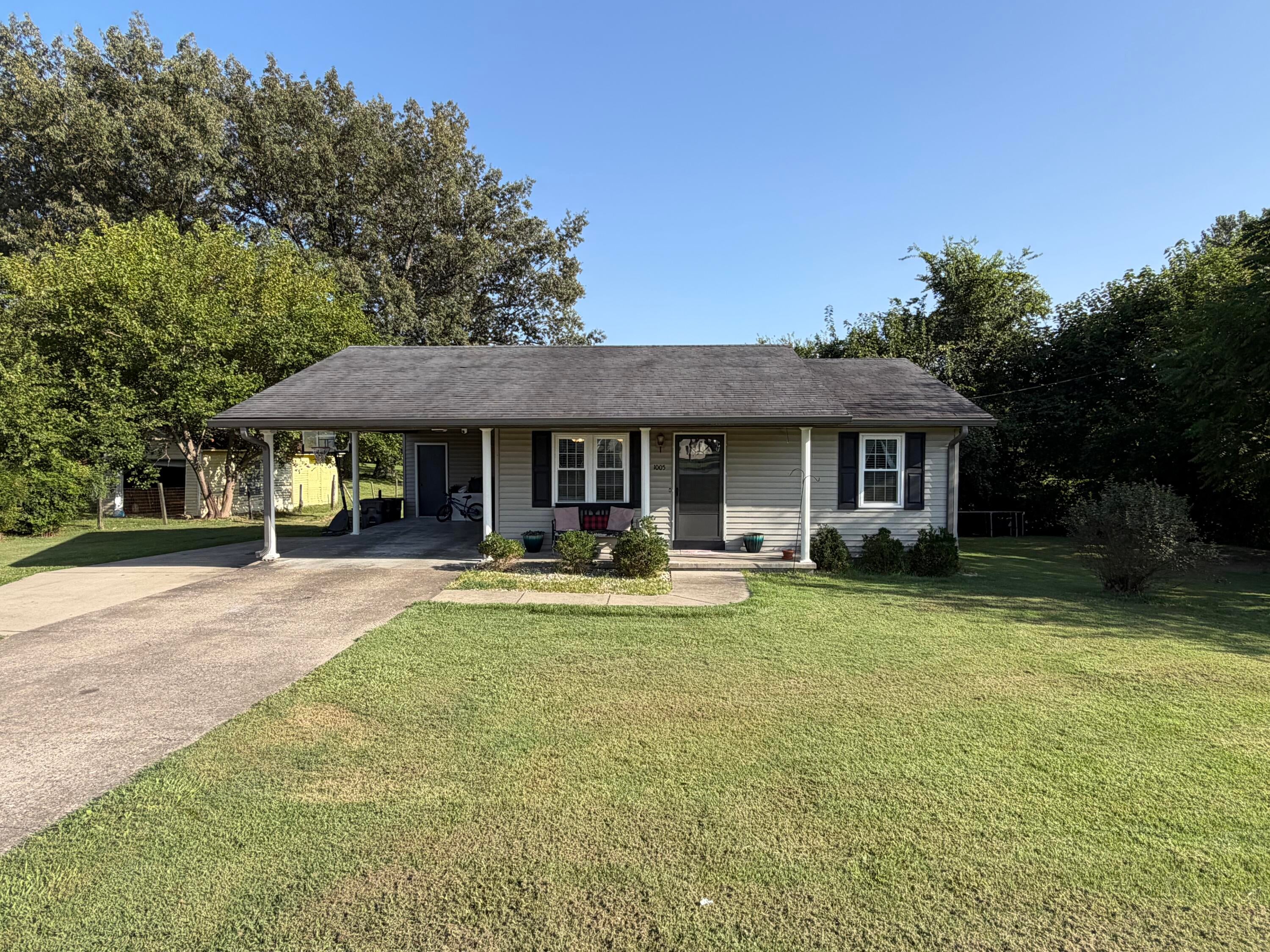 1005 Varmintrace Road — photo