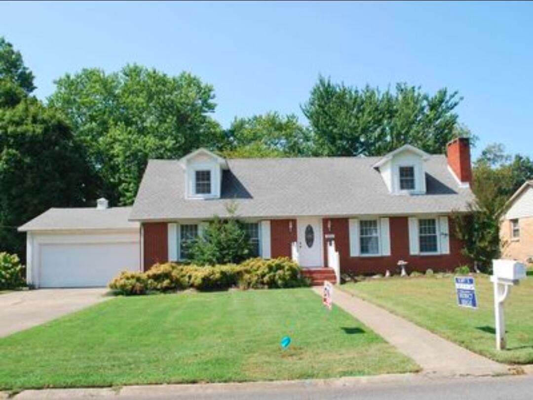 211 Fairlane Drive — photo