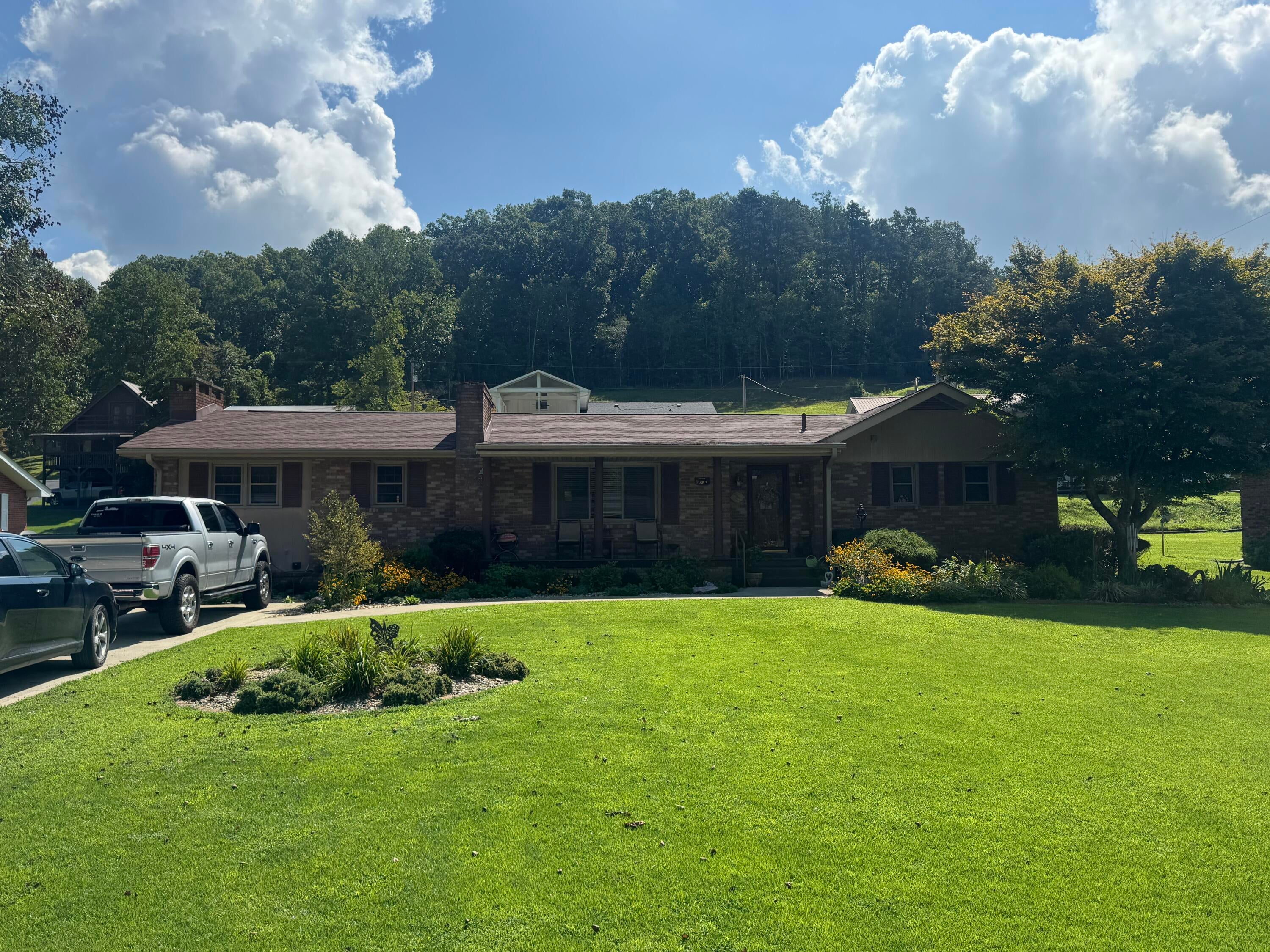 748 Lakeside Drive — photo