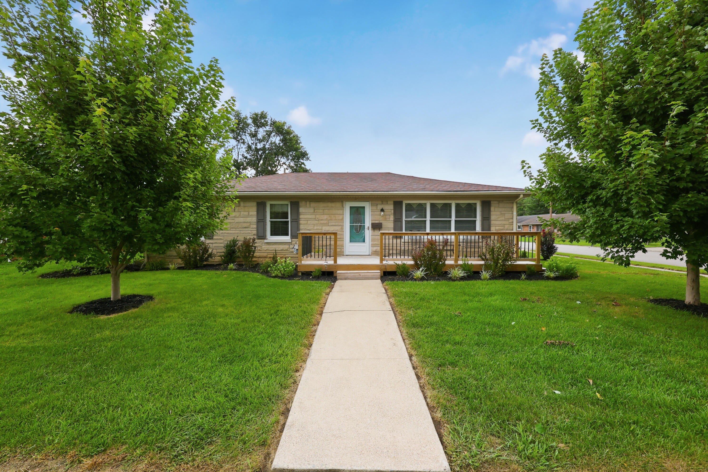 627 Greenbriar Drive — photo