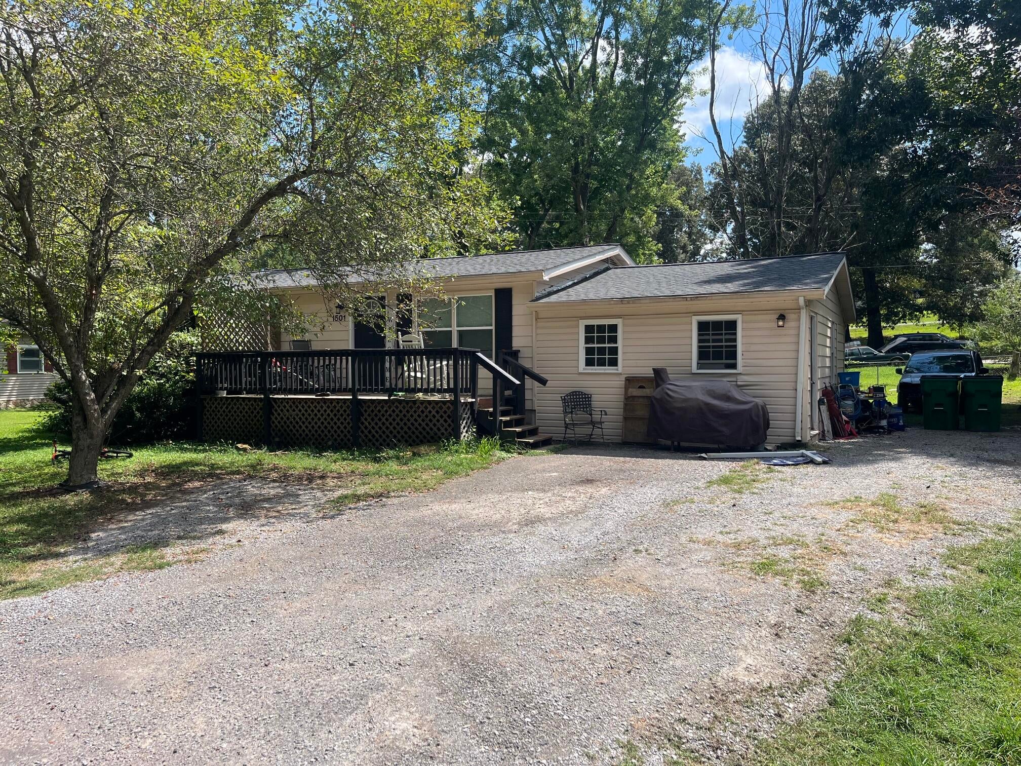 1501 Creekside Drive — photo
