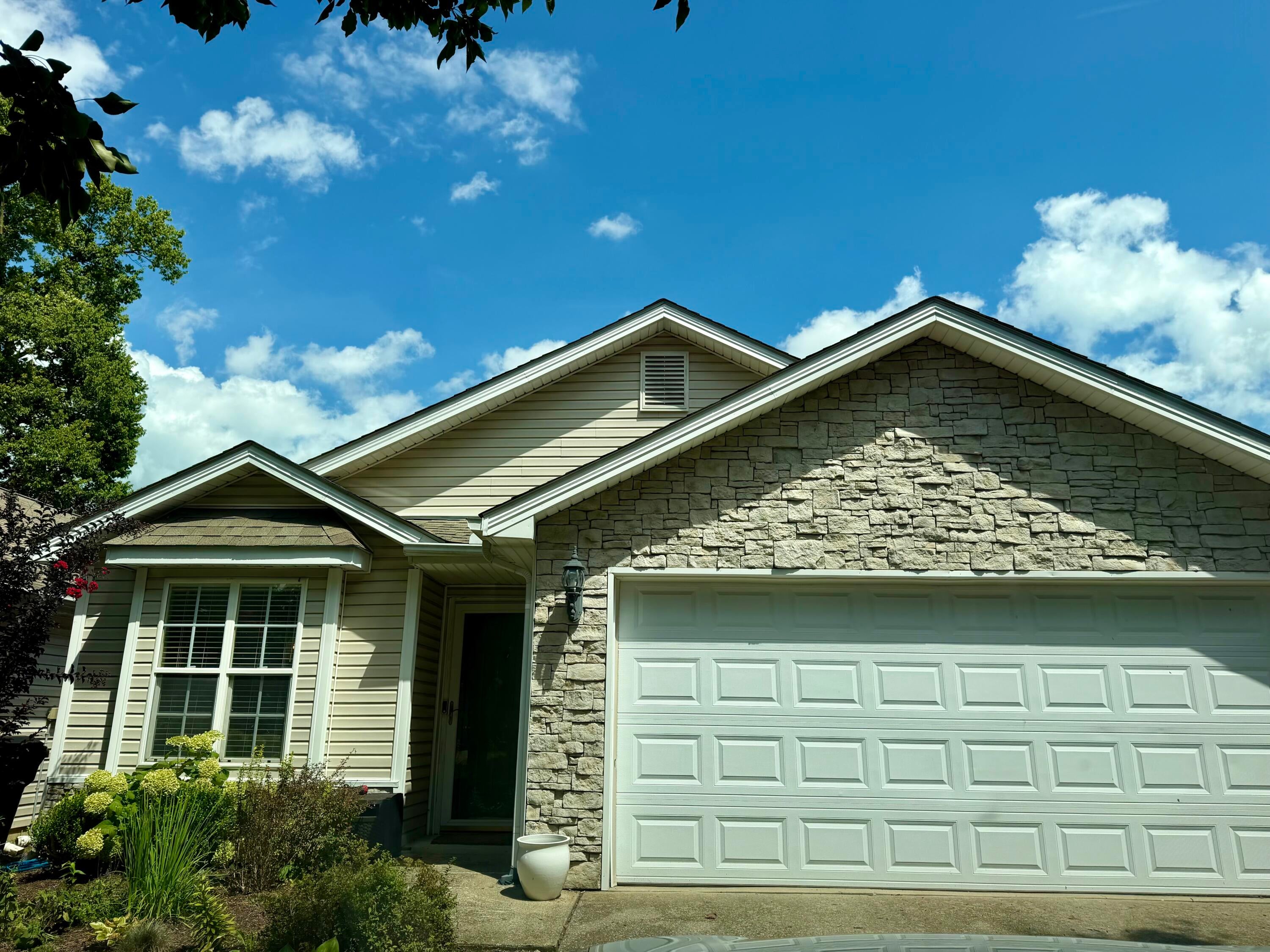 2773 Michelle Park — photo