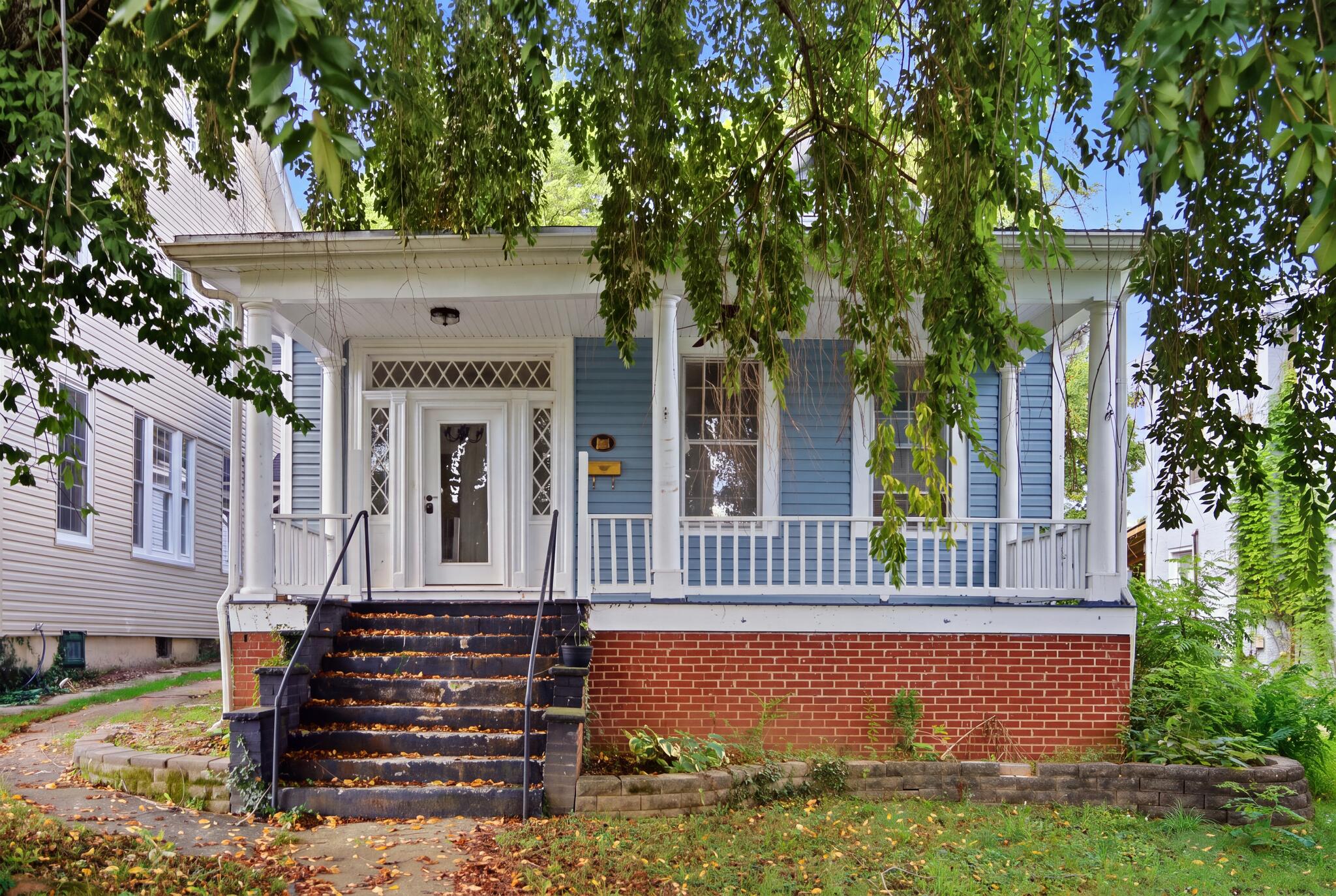 215 W Main Street — photo