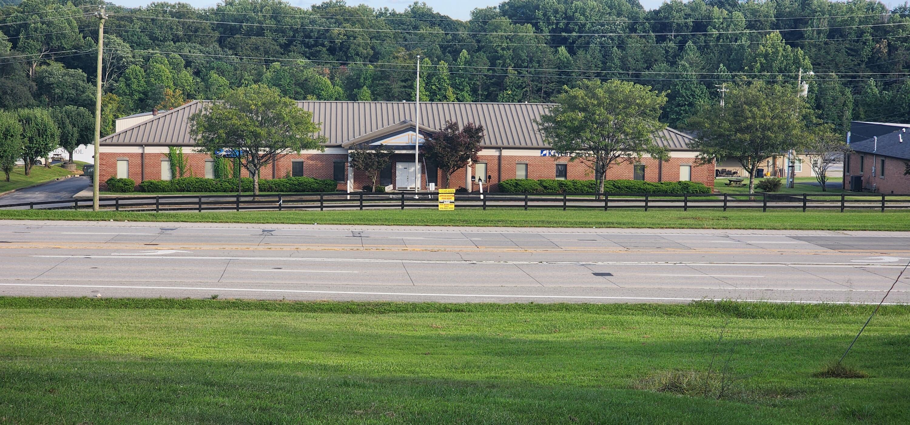 1374 E Highway 192 — photo